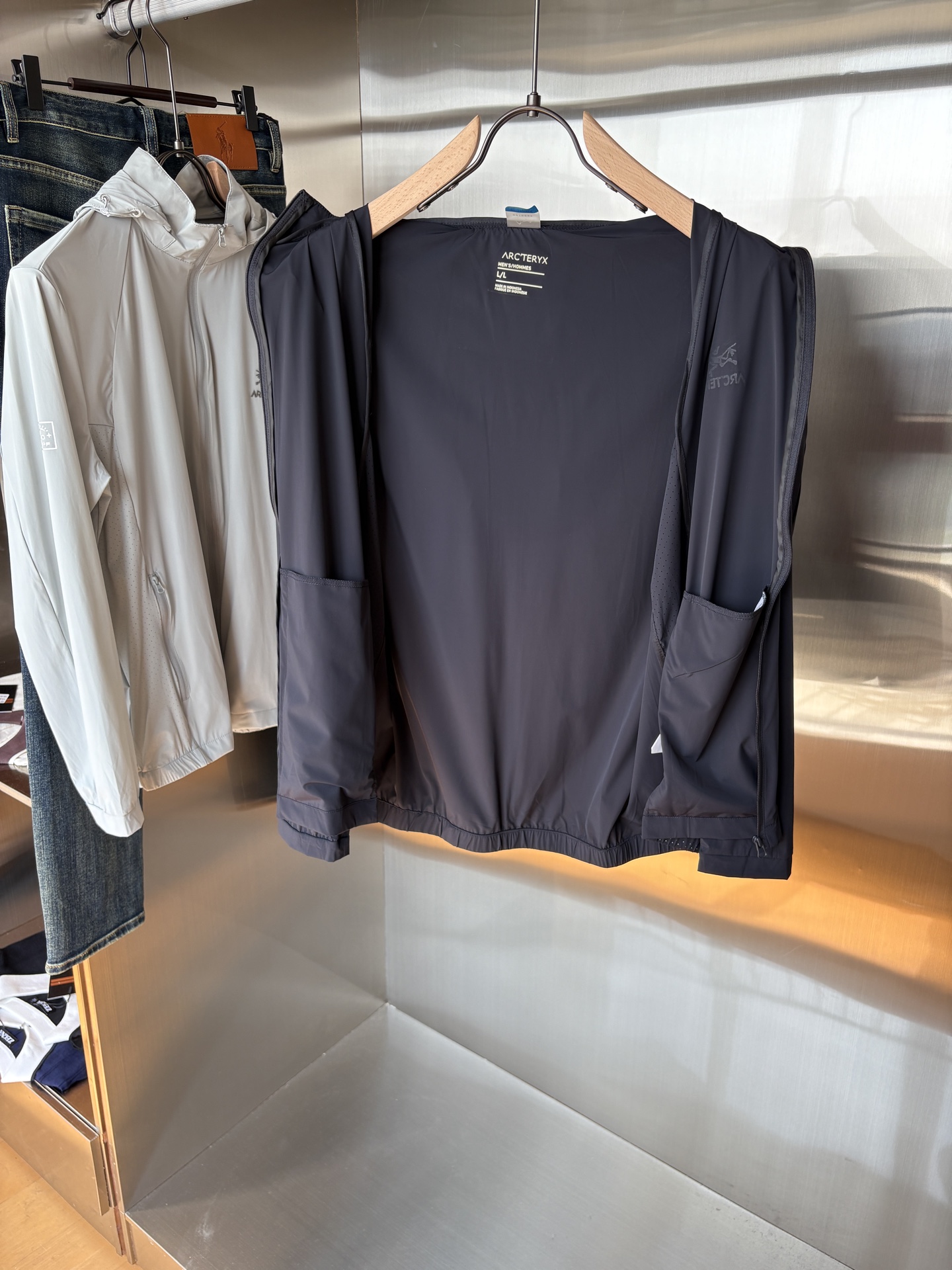   始祖鸟 官网同款防晒轻薄风壳防晒衣皮肤衣  炎热而多变的天气冒险活动时穿着。squamish连采用t