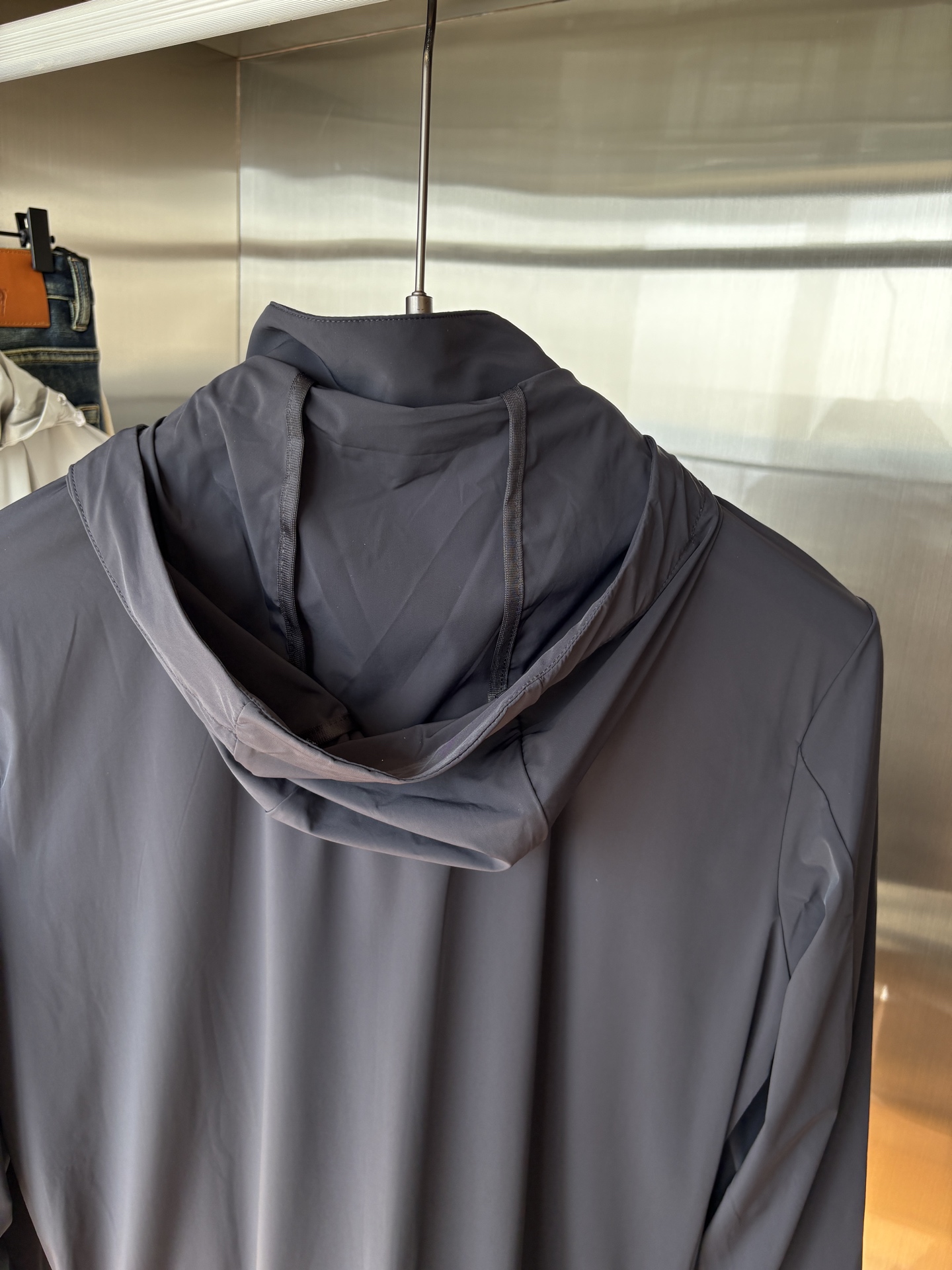   始祖鸟 官网同款防晒轻薄风壳防晒衣皮肤衣  炎热而多变的天气冒险活动时穿着。squamish连采用t