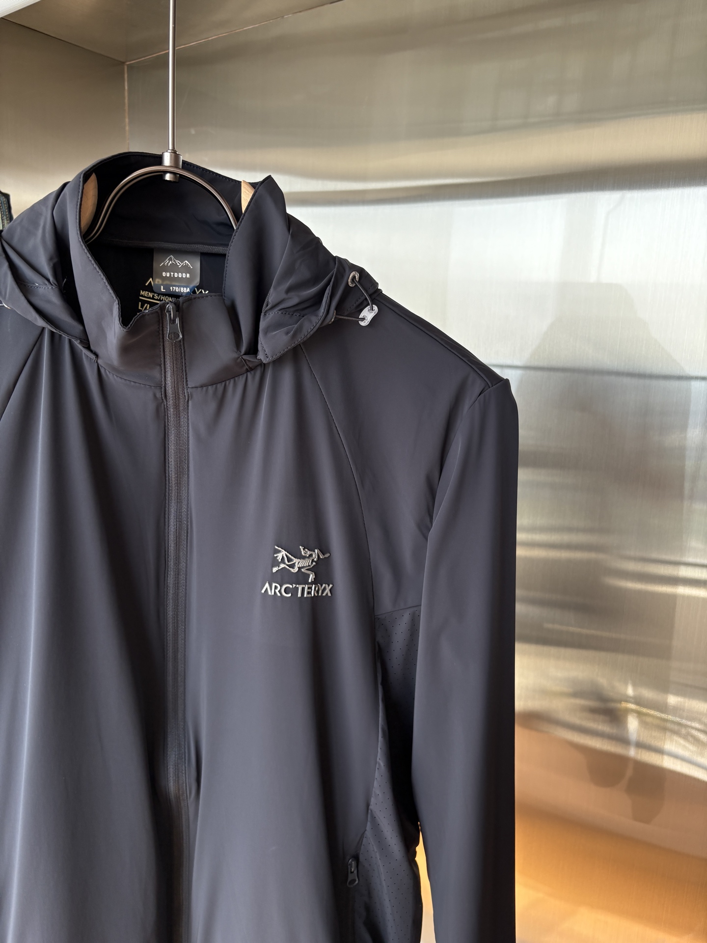   始祖鸟 官网同款防晒轻薄风壳防晒衣皮肤衣  炎热而多变的天气冒险活动时穿着。squamish连采用t