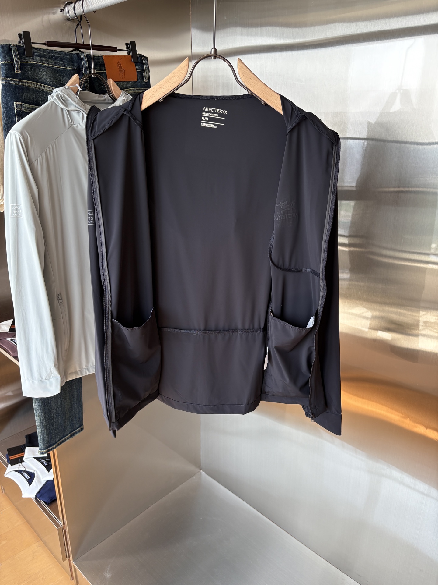   始祖鸟 官网同款防晒轻薄风壳防晒衣皮肤衣  炎热而多变的天气冒险活动时穿着。squamish连采用t