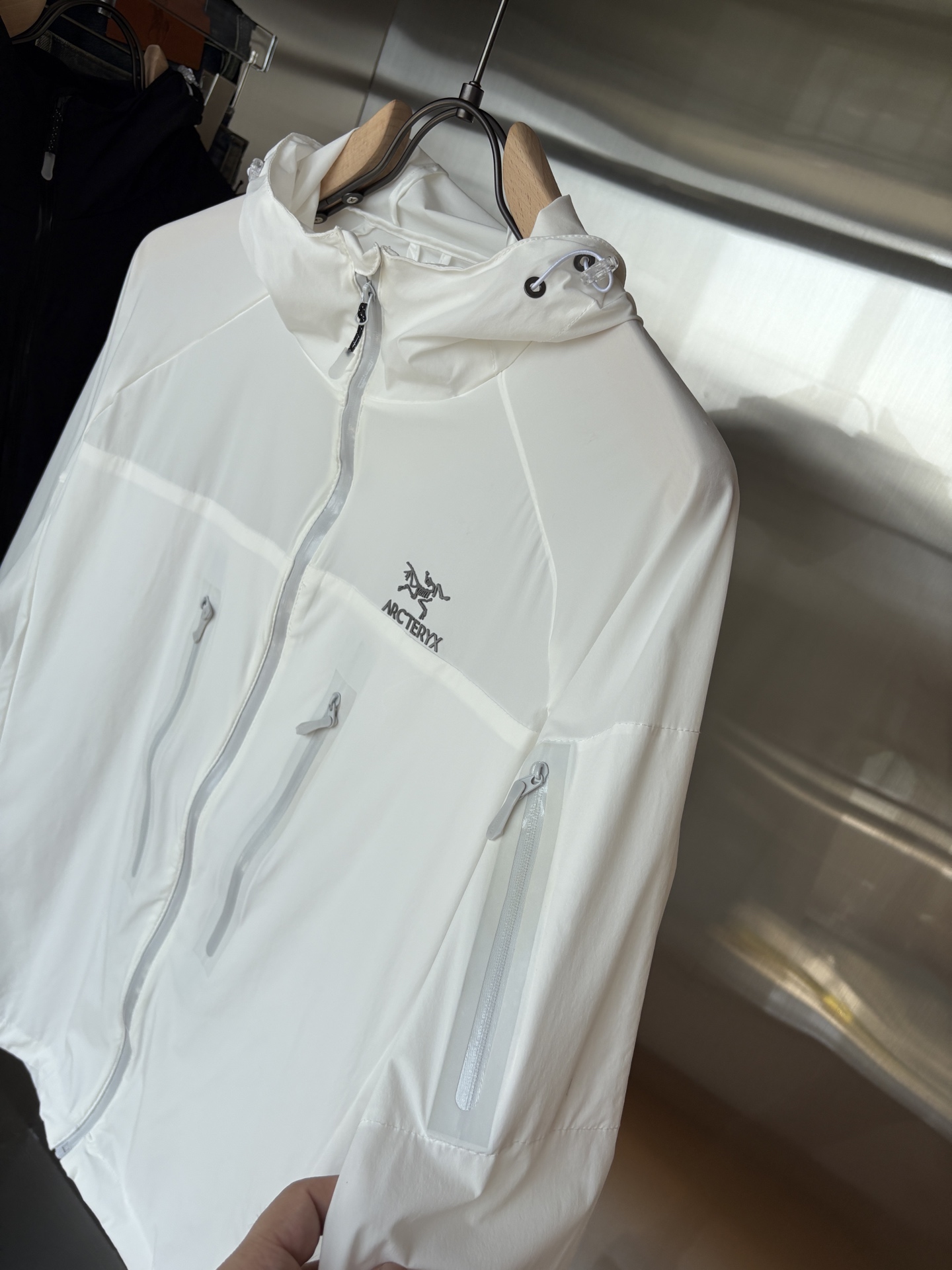   始祖2025官网同款防晒轻薄风壳防晒衣皮肤衣  炎热而多变的天气冒险活动时穿着。squamish连采