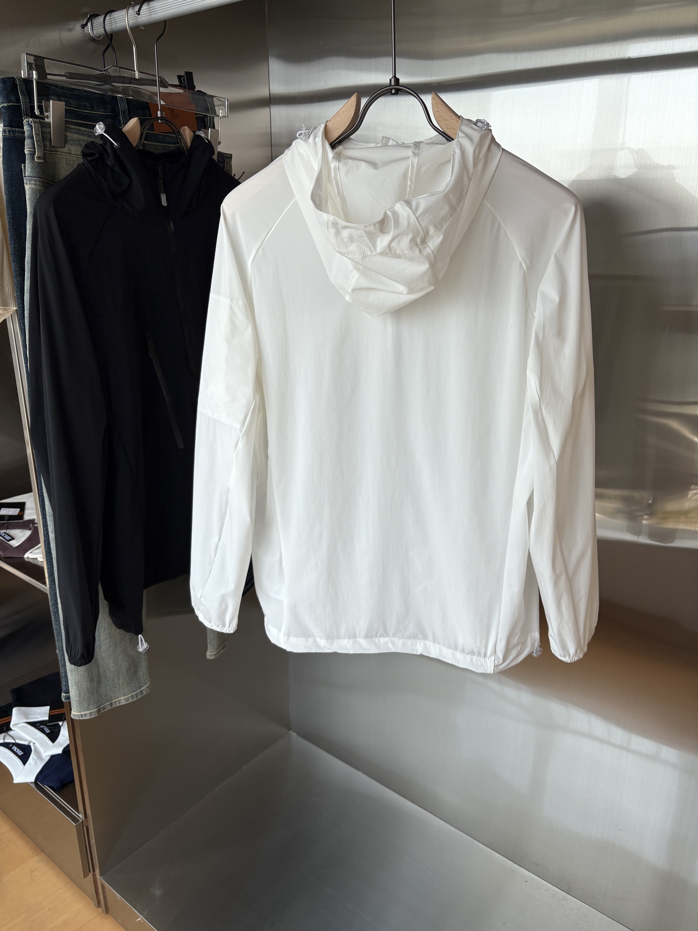   始祖2025官网同款防晒轻薄风壳防晒衣皮肤衣  炎热而多变的天气冒险活动时穿着。squamish连采