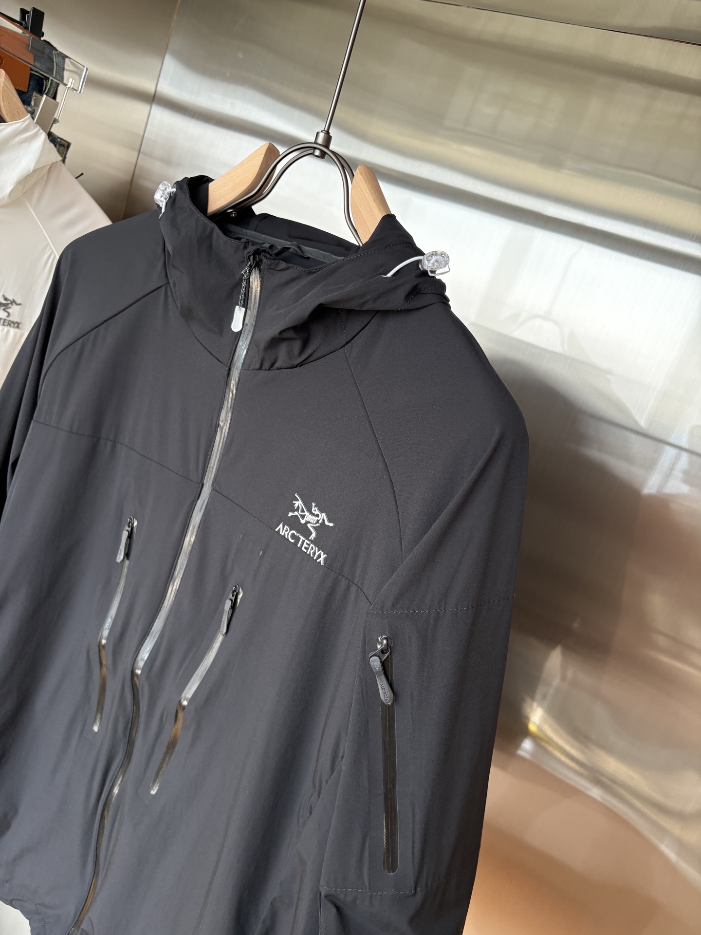   始祖2025官网同款防晒轻薄风壳防晒衣皮肤衣  炎热而多变的天气冒险活动时穿着。squamish连采