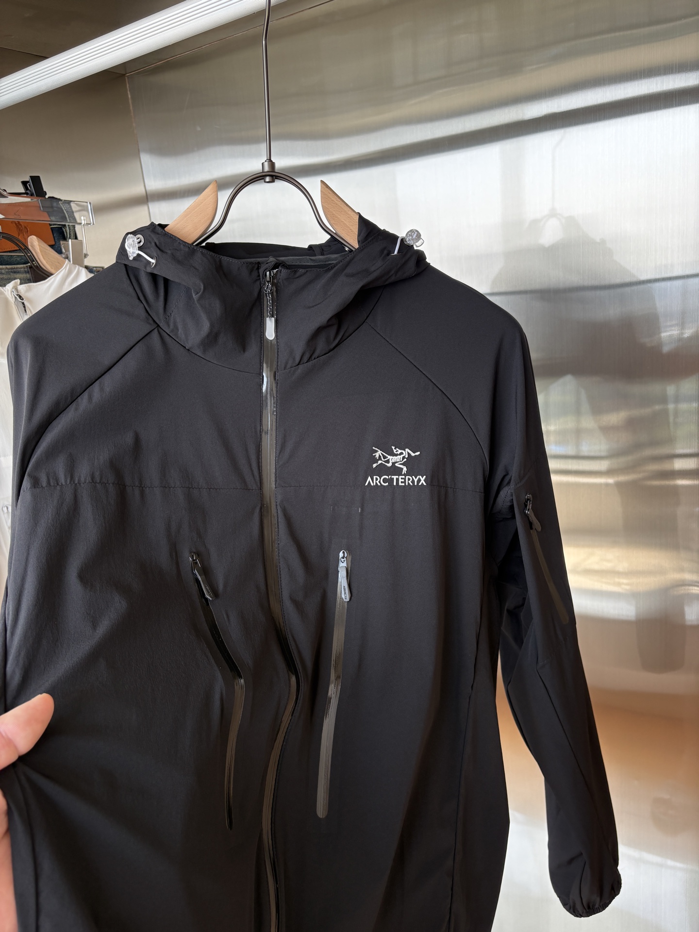   始祖2025官网同款防晒轻薄风壳防晒衣皮肤衣  炎热而多变的天气冒险活动时穿着。squamish连采