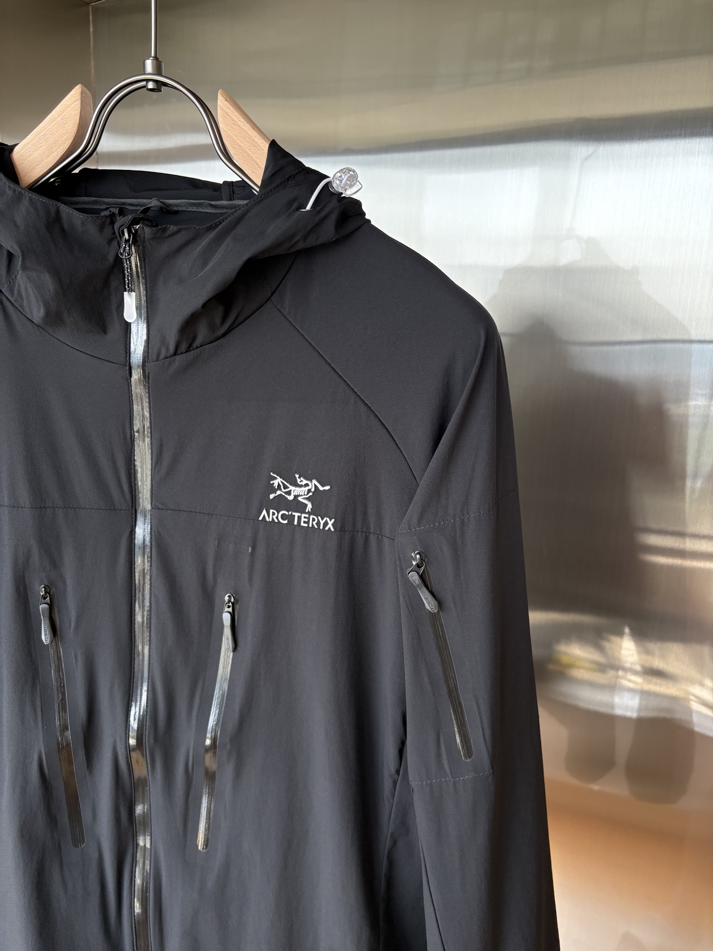   始祖2025官网同款防晒轻薄风壳防晒衣皮肤衣  炎热而多变的天气冒险活动时穿着。squamish连采