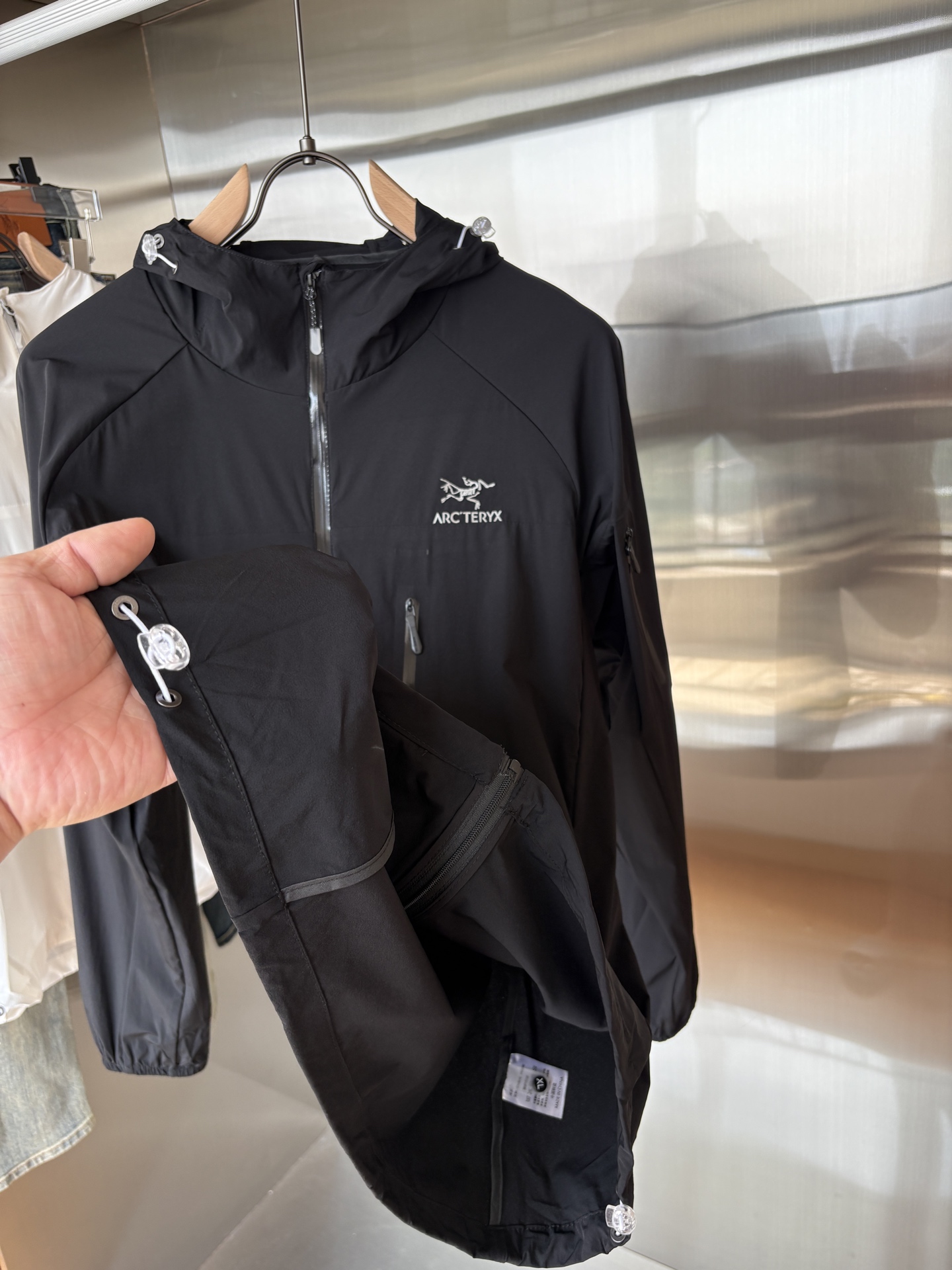   始祖2025官网同款防晒轻薄风壳防晒衣皮肤衣  炎热而多变的天气冒险活动时穿着。squamish连采