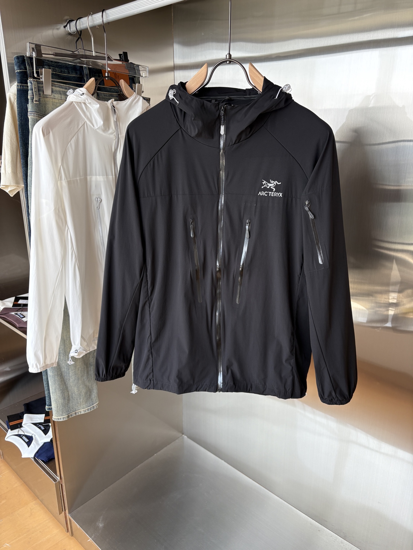   始祖2025官网同款防晒轻薄风壳防晒衣皮肤衣  炎热而多变的天气冒险活动时穿着。squamish连采