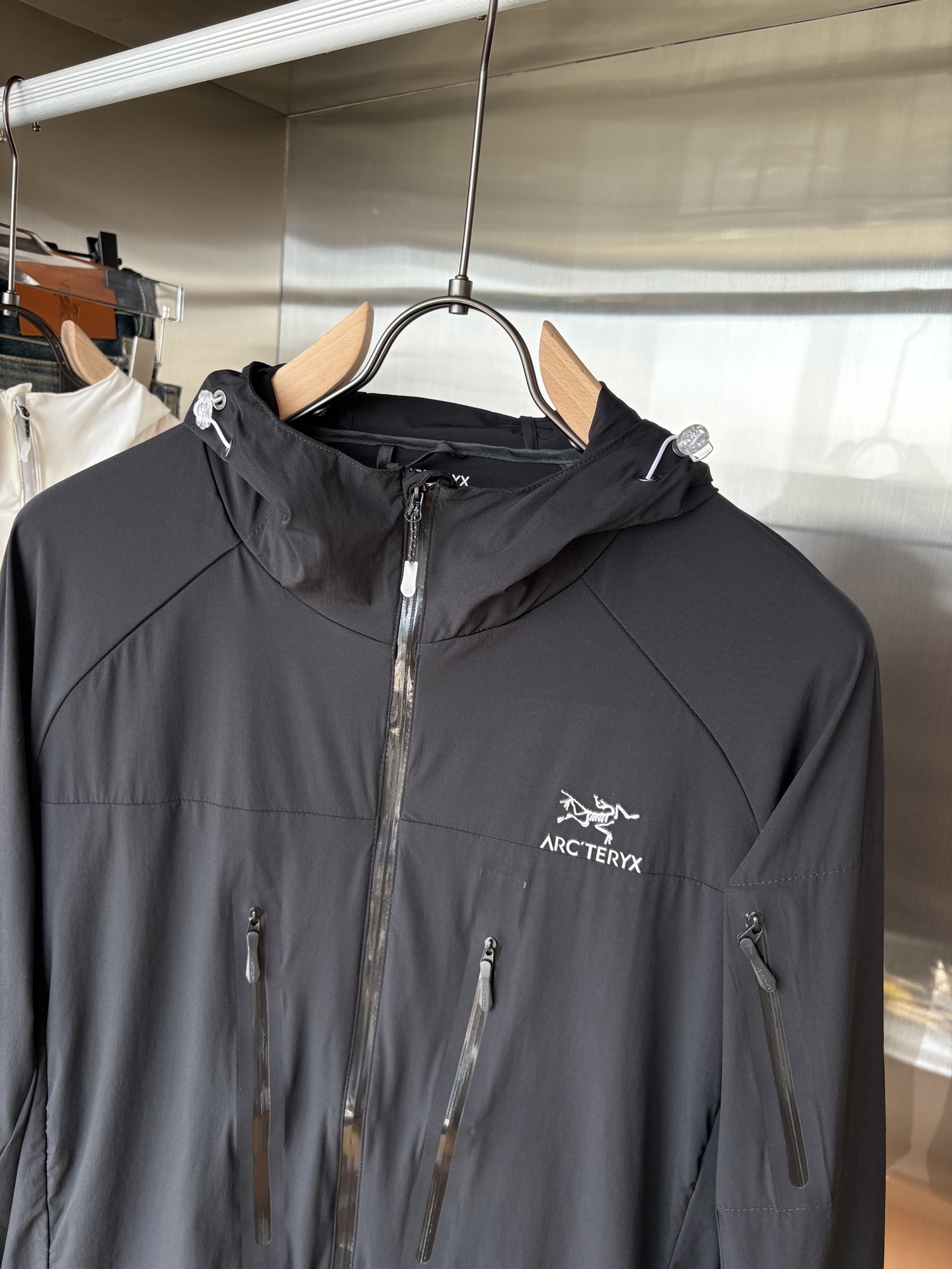   始祖2025官网同款防晒轻薄风壳防晒衣皮肤衣  炎热而多变的天气冒险活动时穿着。squamish连采