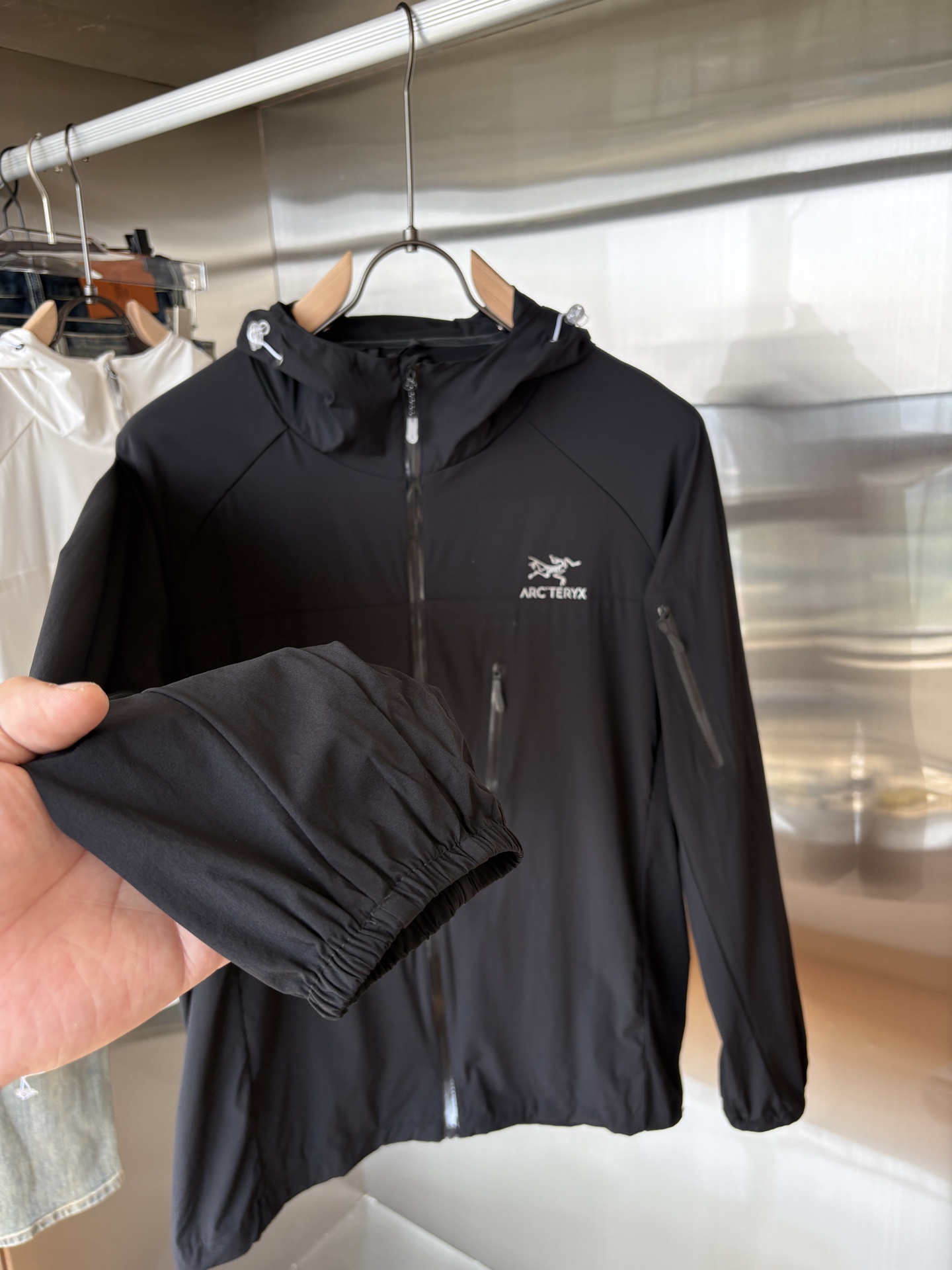   始祖2025官网同款防晒轻薄风壳防晒衣皮肤衣  炎热而多变的天气冒险活动时穿着。squamish连采