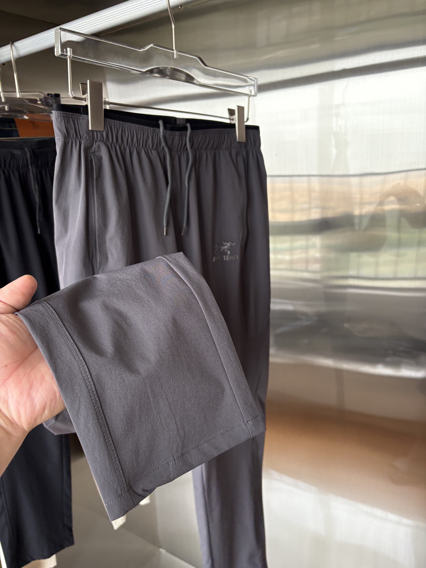  始祖鸟 官网同步 经典户外 工装裤 颜色超级正  海外同步发型 今年流行趋势 进口科技面料 L-3XL