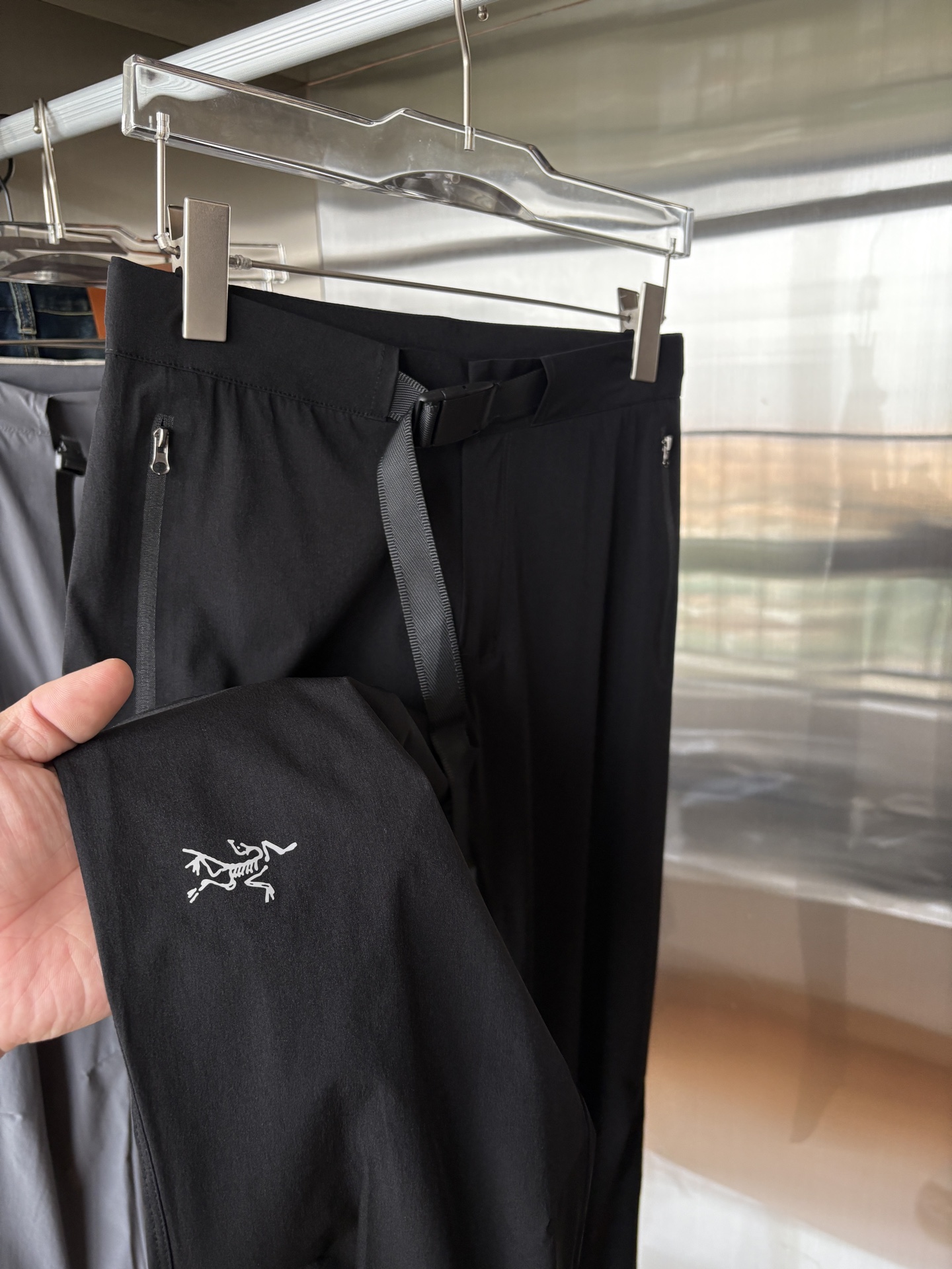  始祖鸟 官网同步 经典户外 工装裤 颜色超级正  海外同步发型 今年流行趋势 进口科技面料 M-3XL