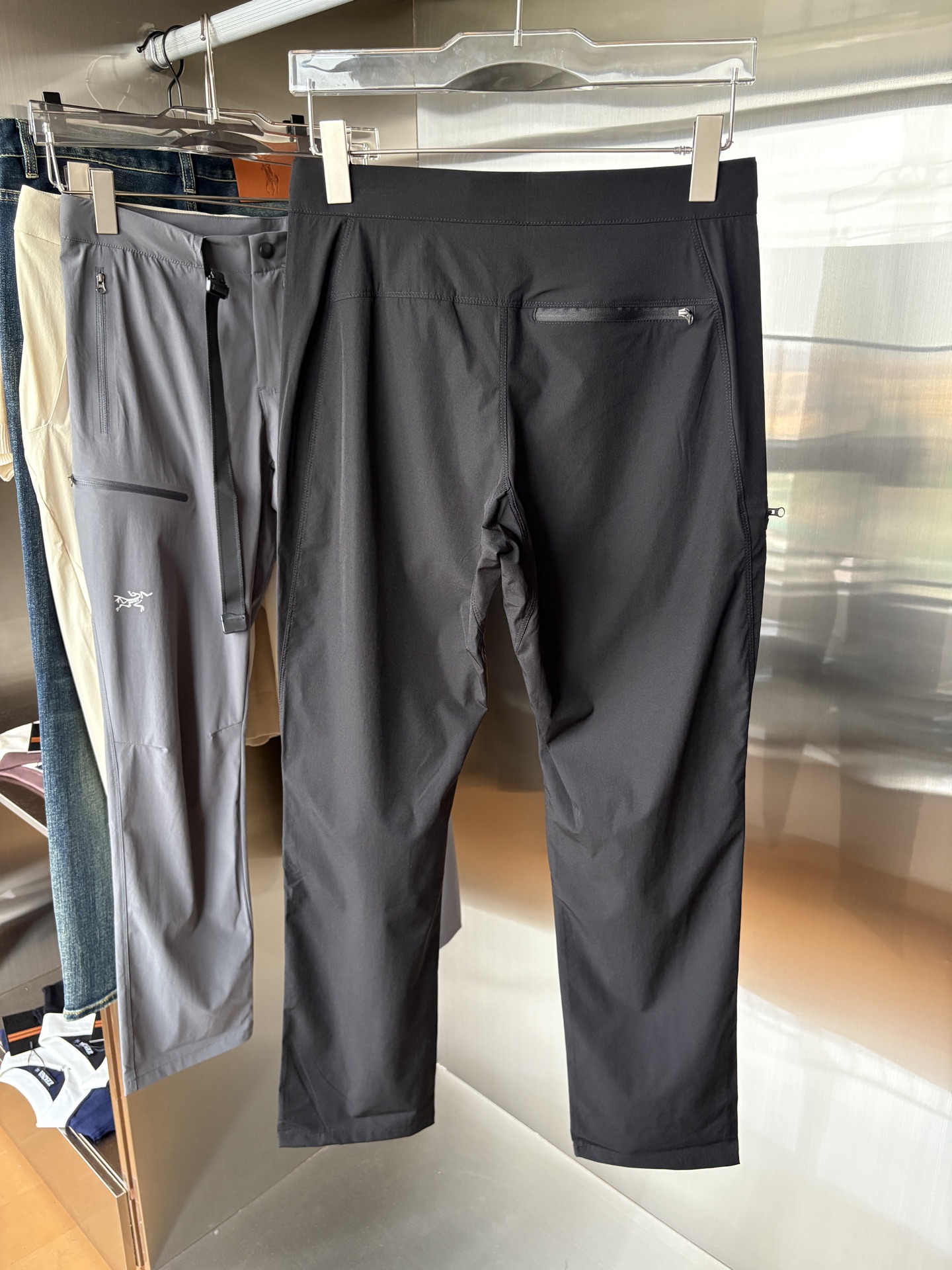  始祖鸟 官网同步 经典户外 工装裤 颜色超级正  海外同步发型 今年流行趋势 进口科技面料 M-3XL