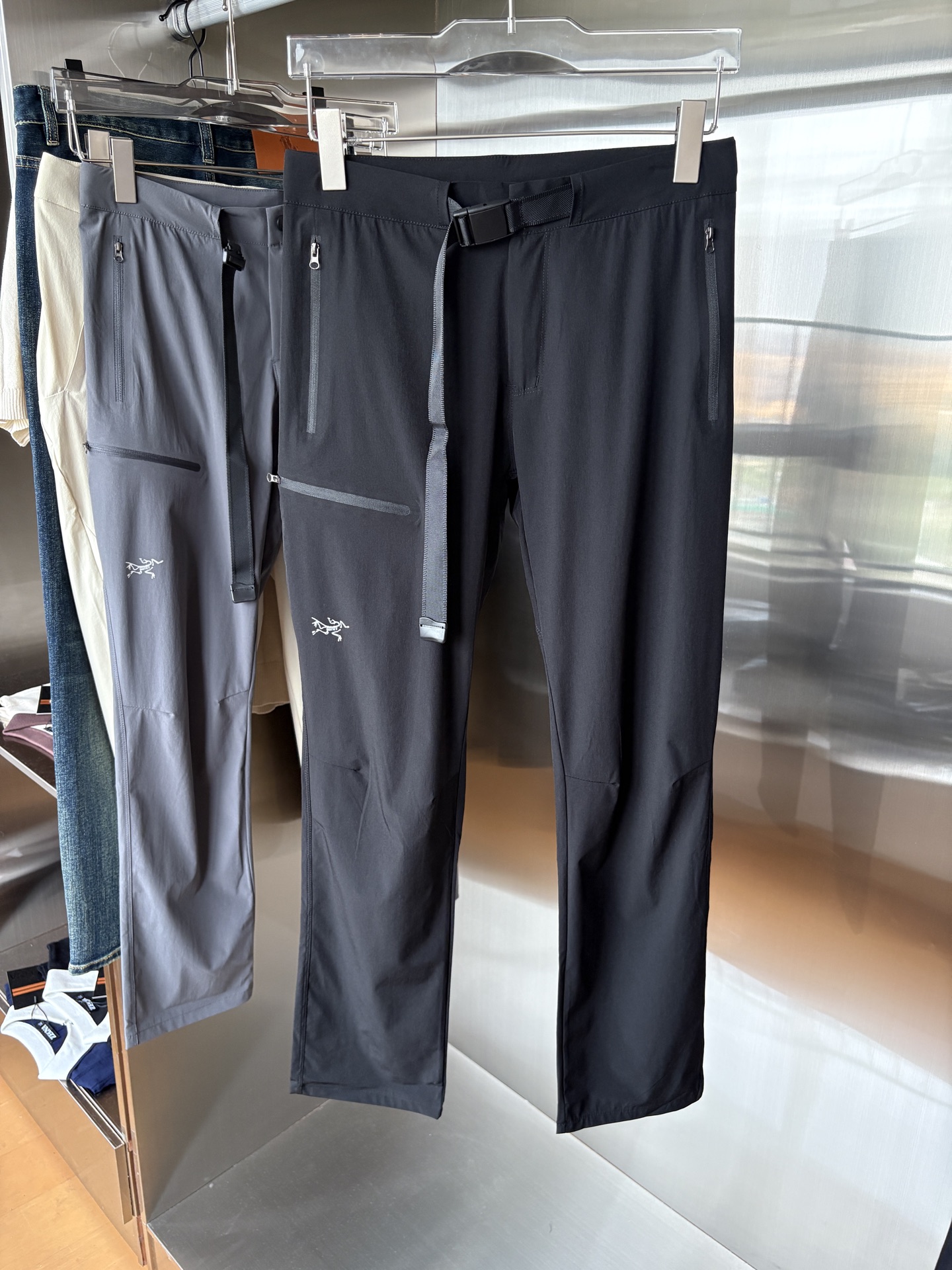  始祖鸟 官网同步 经典户外 工装裤 颜色超级正  海外同步发型 今年流行趋势 进口科技面料 M-3XL