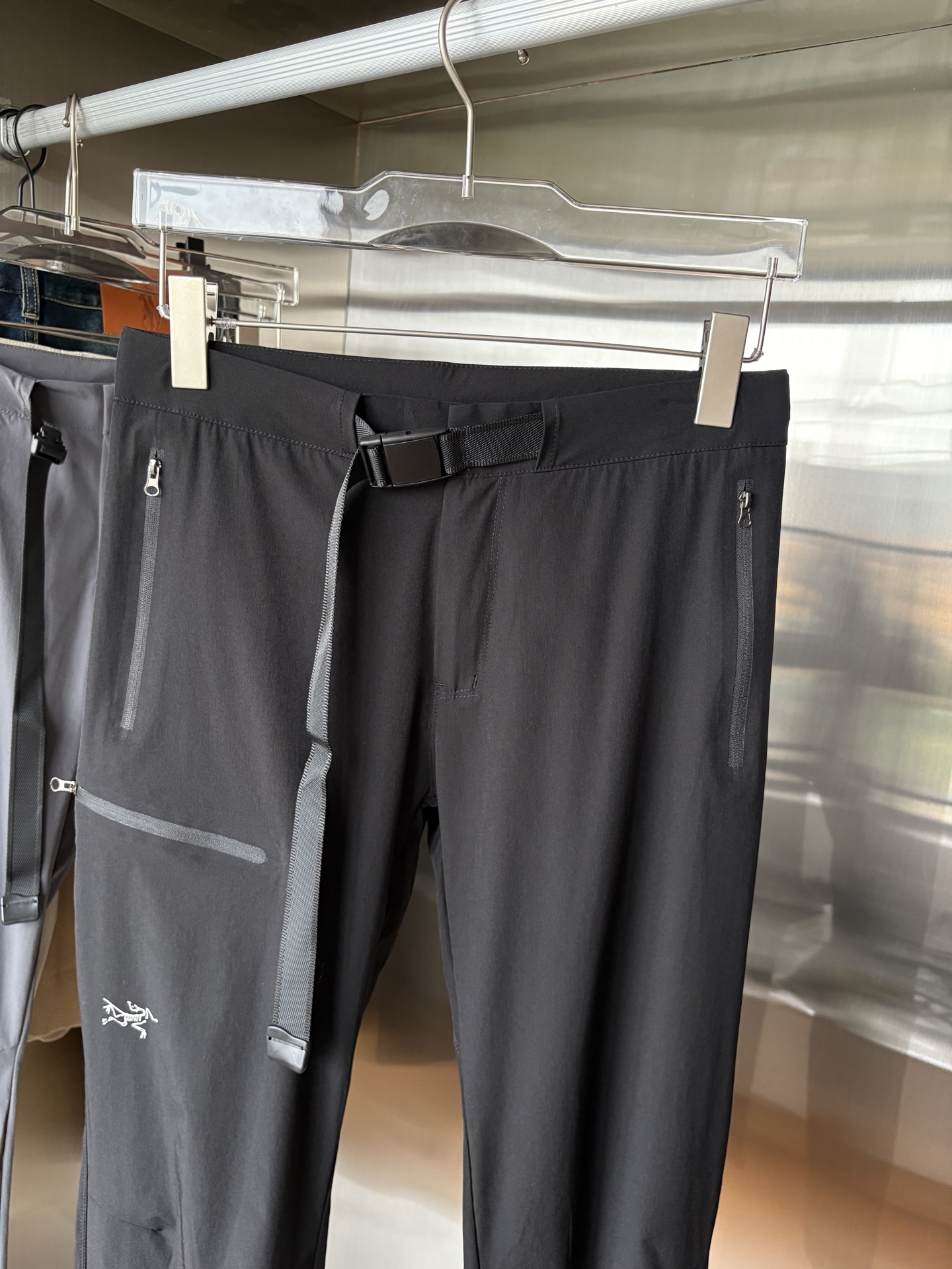  始祖鸟 官网同步 经典户外 工装裤 颜色超级正  海外同步发型 今年流行趋势 进口科技面料 M-3XL