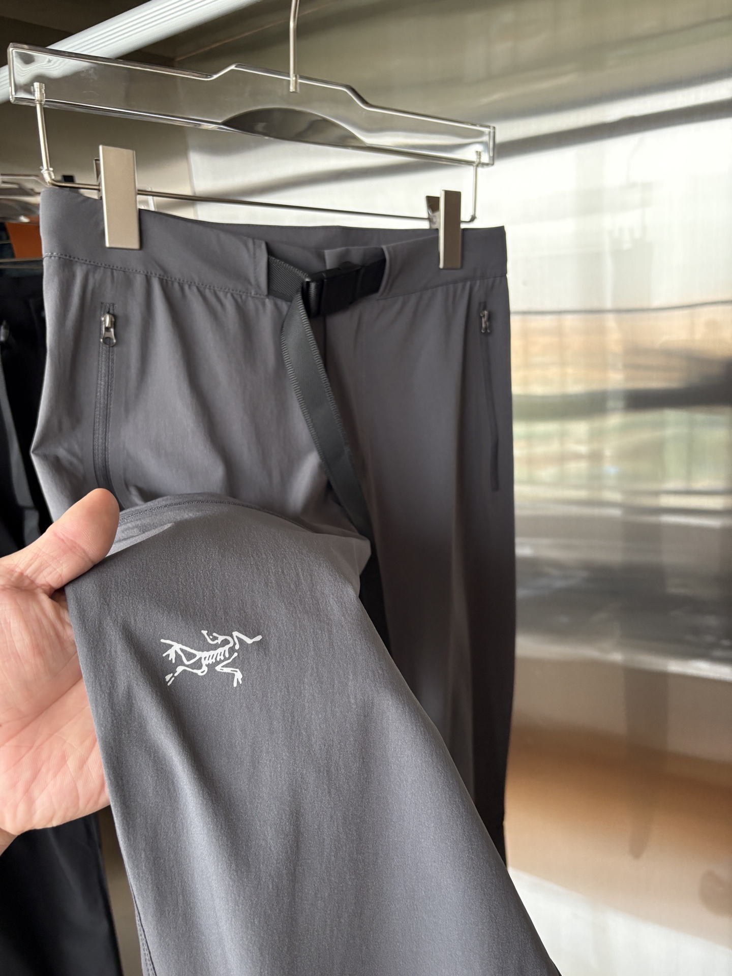  始祖鸟 官网同步 经典户外 工装裤 颜色超级正  海外同步发型 今年流行趋势 进口科技面料 M-3XL