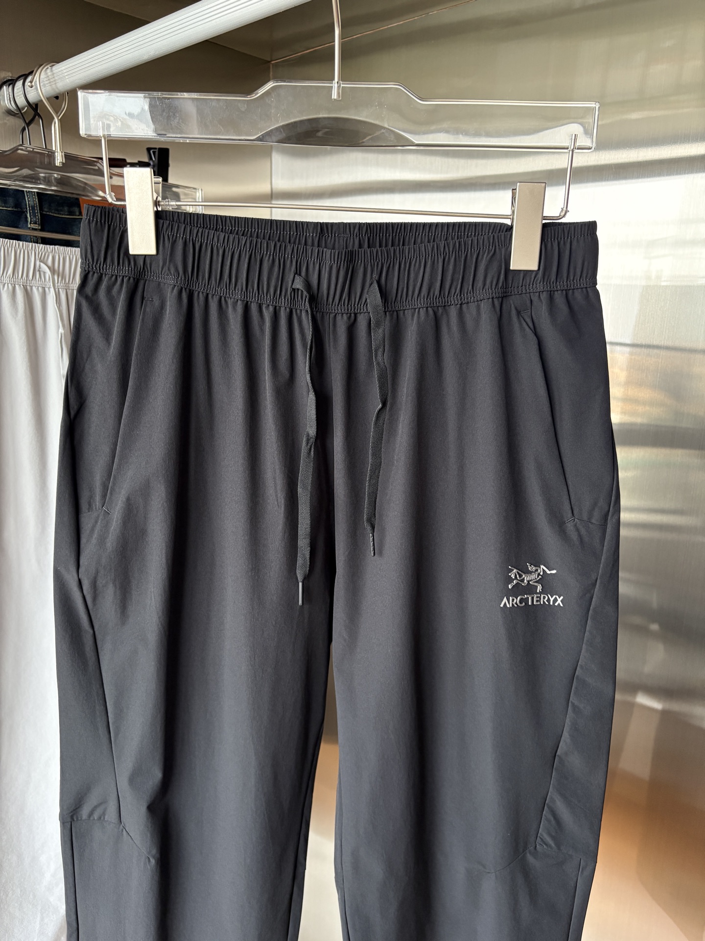  始祖鸟 官网同步 经典户外 工装裤 颜色超级正  海外同步发型 今年流行趋势 进口科技面料 M-3XL