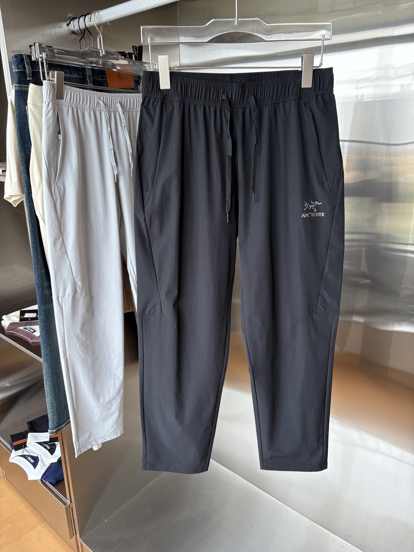  始祖鸟 官网同步 经典户外 工装裤 颜色超级正  海外同步发型 今年流行趋势 进口科技面料 M-3XL