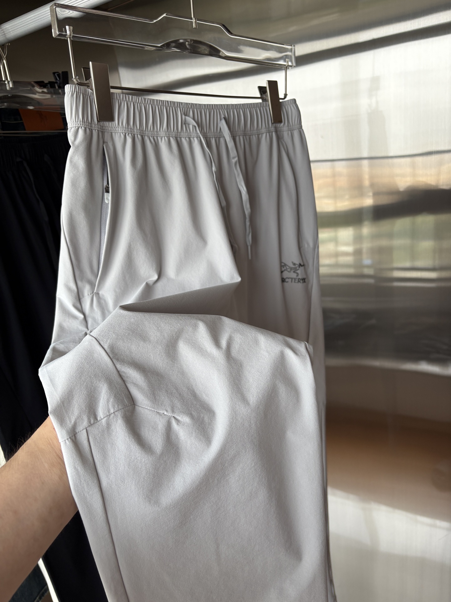  始祖鸟 官网同步 经典户外 工装裤 颜色超级正  海外同步发型 今年流行趋势 进口科技面料 M-3XL