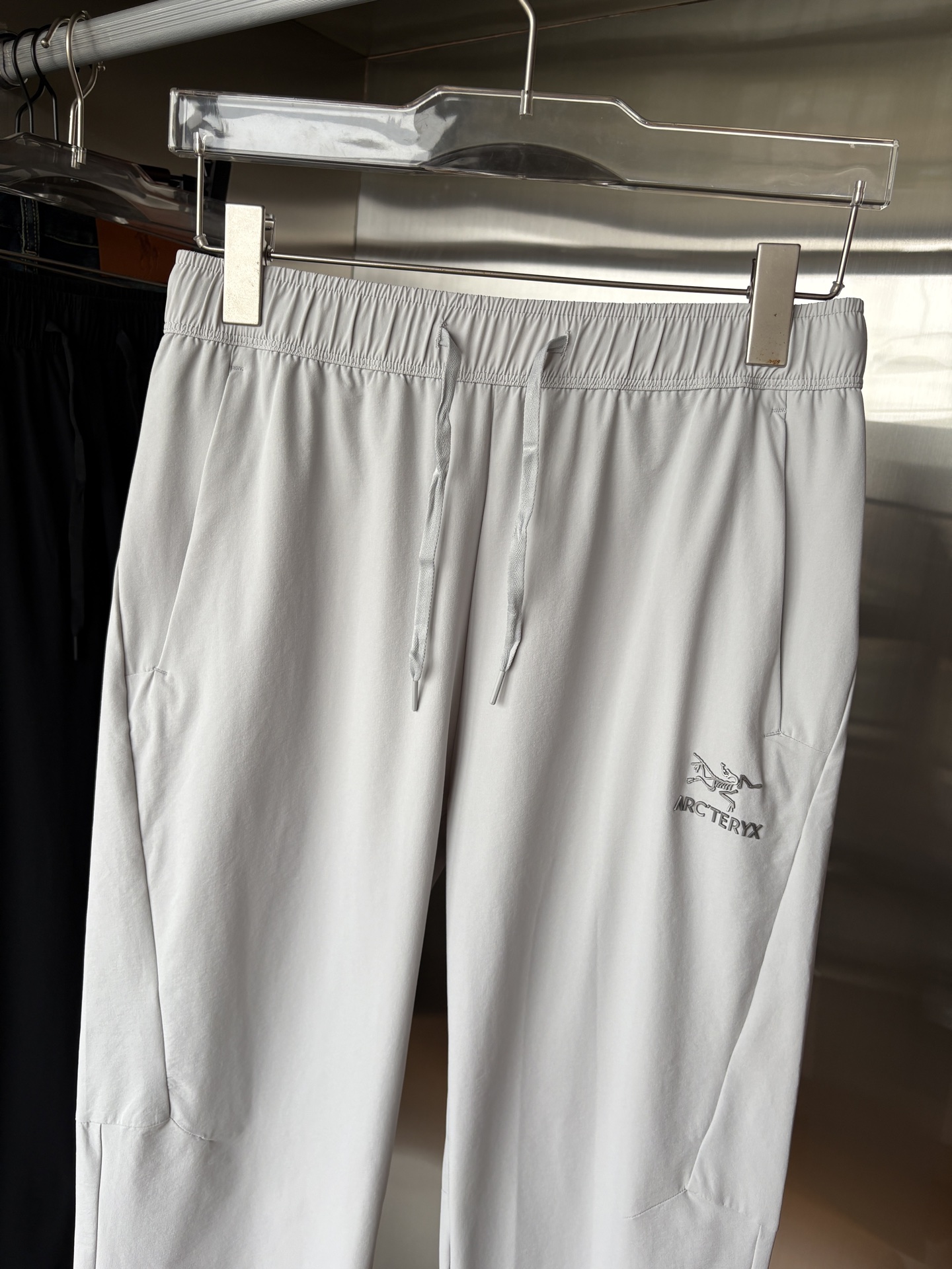  始祖鸟 官网同步 经典户外 工装裤 颜色超级正  海外同步发型 今年流行趋势 进口科技面料 M-3XL