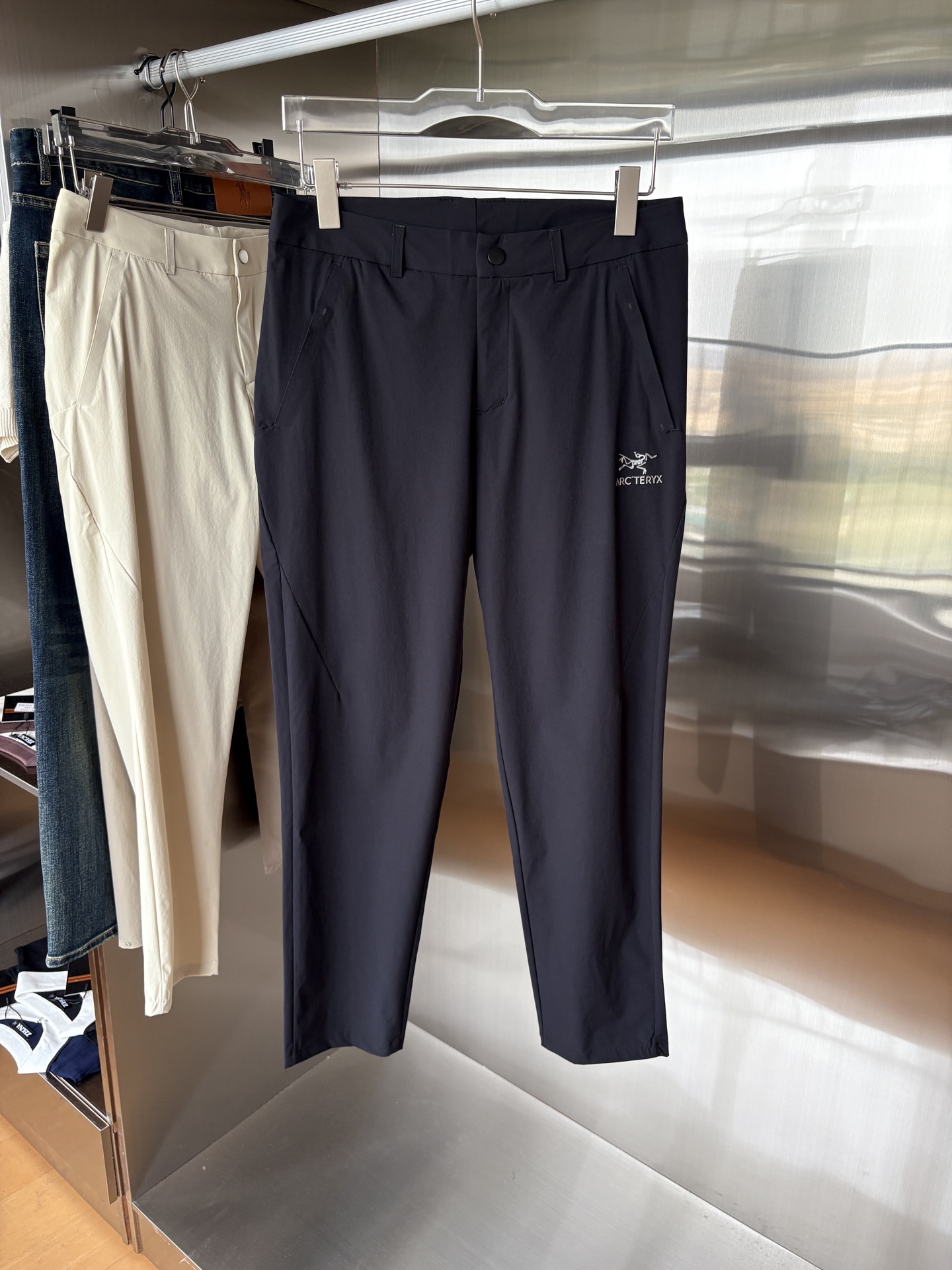  始祖鸟 官网同步 经典户外 工装裤 颜色超级正  海外同步发型 今年流行趋势 进口科技面料 M-3XL