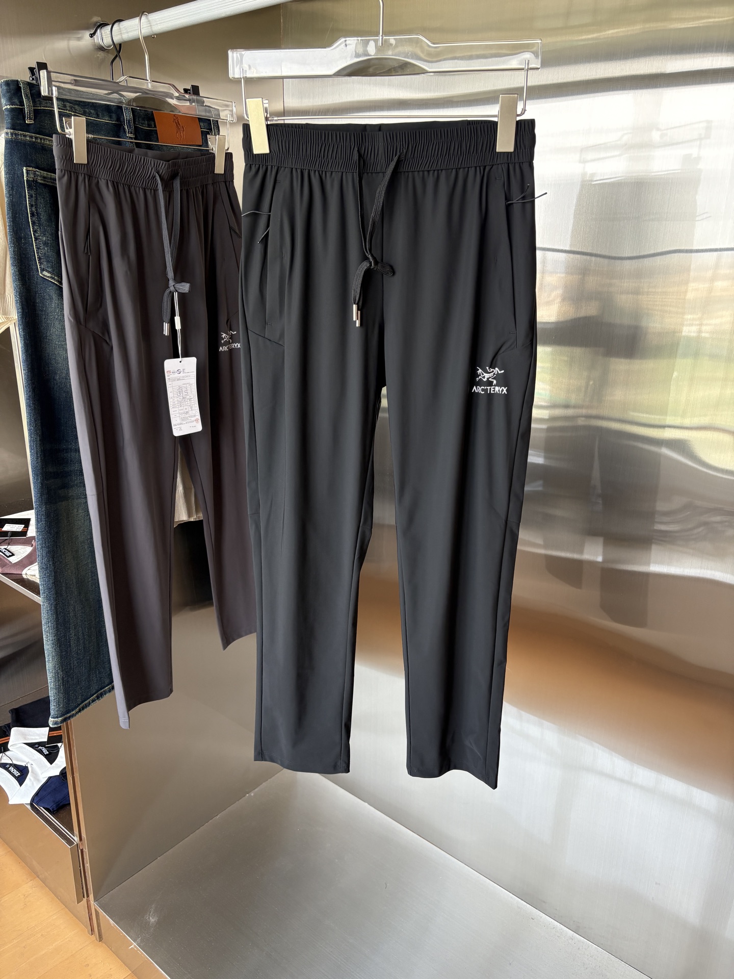 NO:481635,The 2025 official website synchronization classic outdoor work pants super positive color overseas synchronous hairstyles this year's trends Imported technological fabrics M-3XL, alexander wang19860909始祖2025官网同步 经典户外 工装裤 颜色超级正 海外同步发型 今年流行趋势 进口科技面料 M-3XL,,alexander wang,Men's clothing