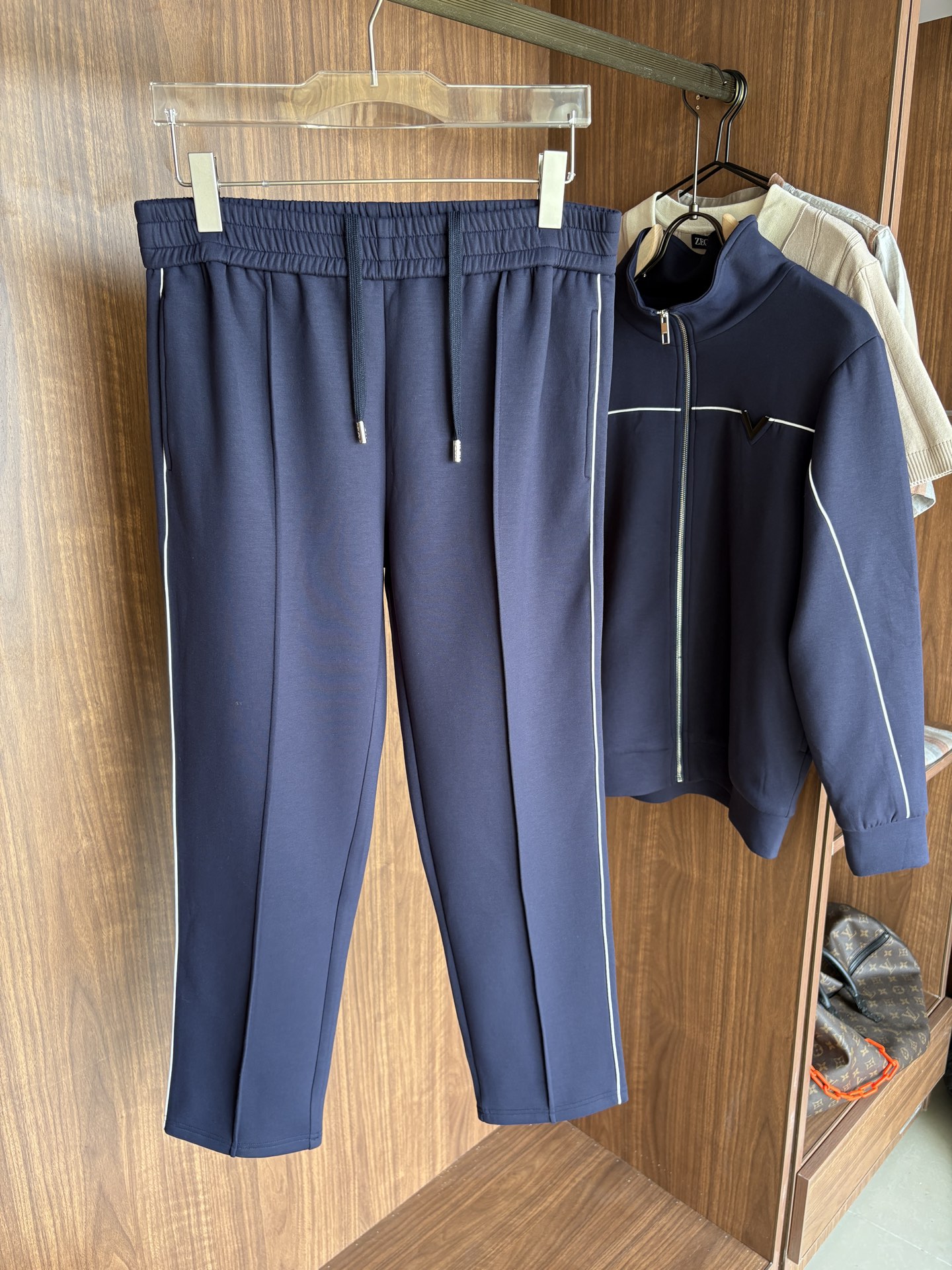 Men’s Outfits with Heavy Pounds: Simple, Unscathed, 3D Strutting, Wool Flavor, Comfort.