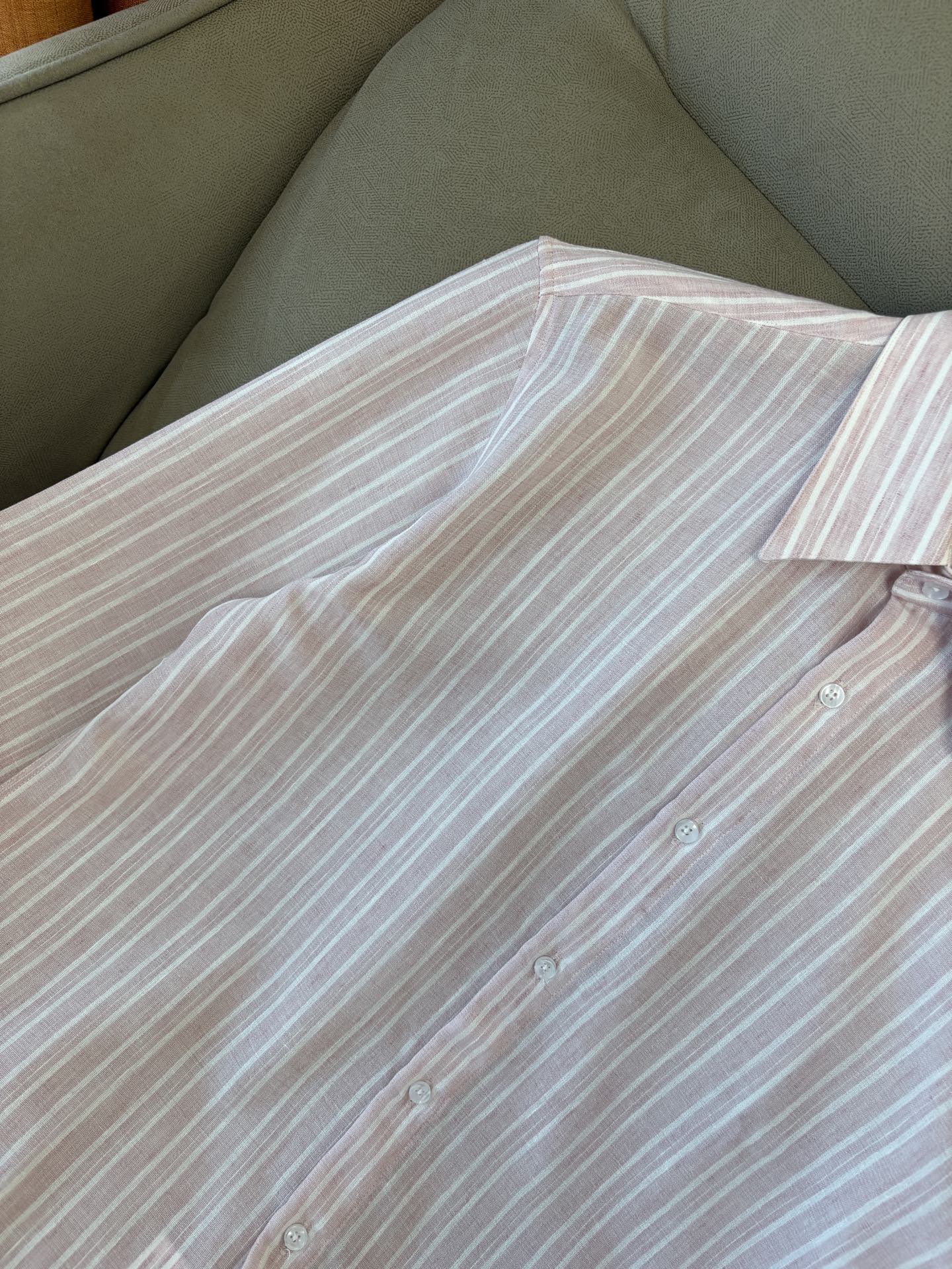 Z家男装界的天花板，这款翻领麻料衫长袖精准到每一针的细腻工艺，完全区别于普通面料裁剪。线条流畅，版型挺括