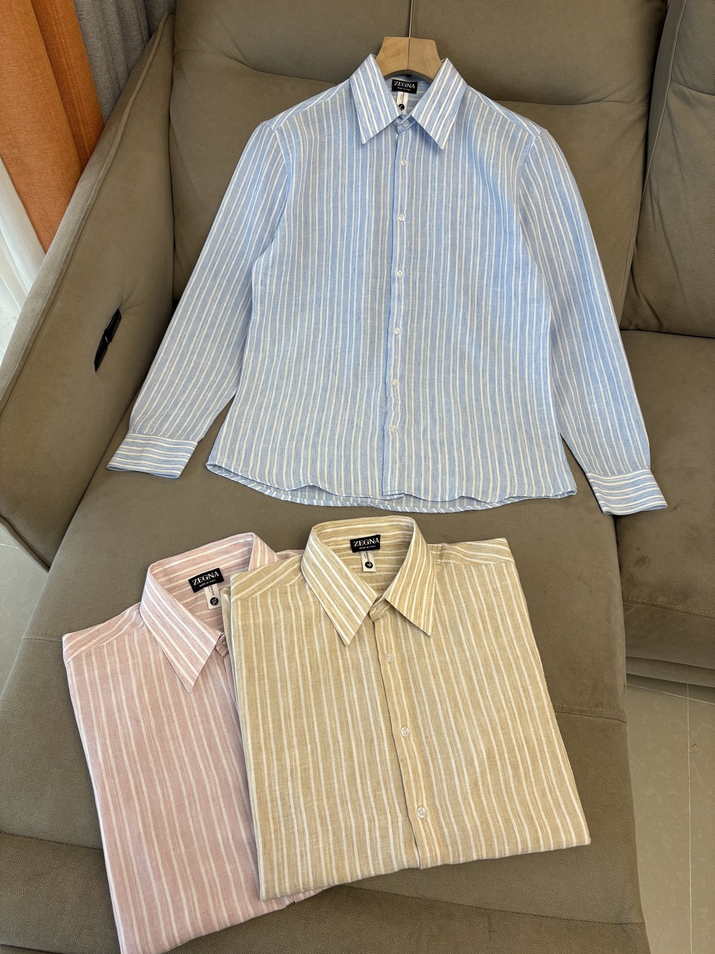 Z家男装界的天花板，这款翻领麻料衫长袖精准到每一针的细腻工艺，完全区别于普通面料裁剪。线条流畅，版型挺括