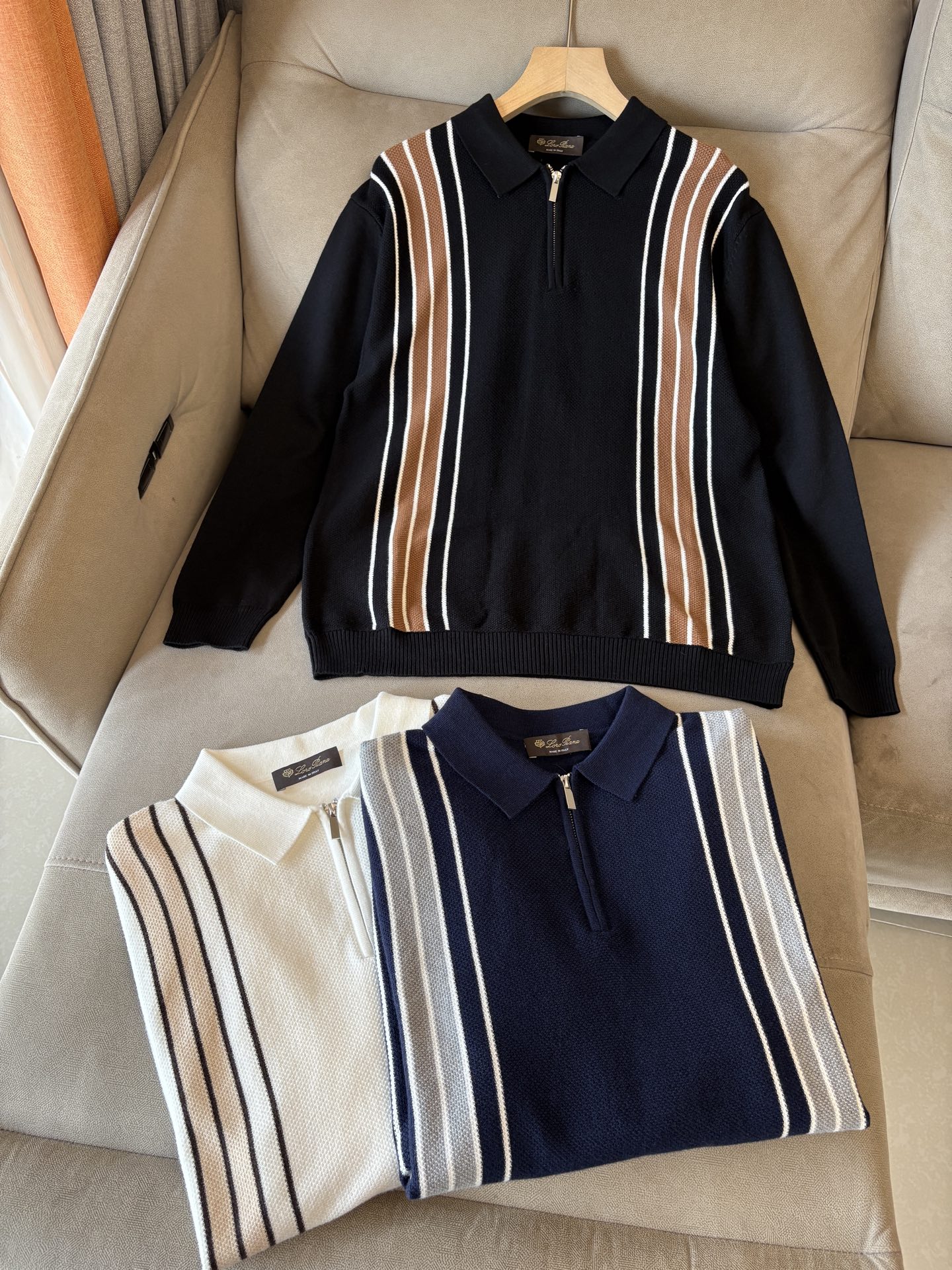 耗时王”菱形提花设计甄选超细优质纱线翻领短袖男士典藏款「耗时王」长袖针织奢雅工艺，触肤即高阶。• 匠心底