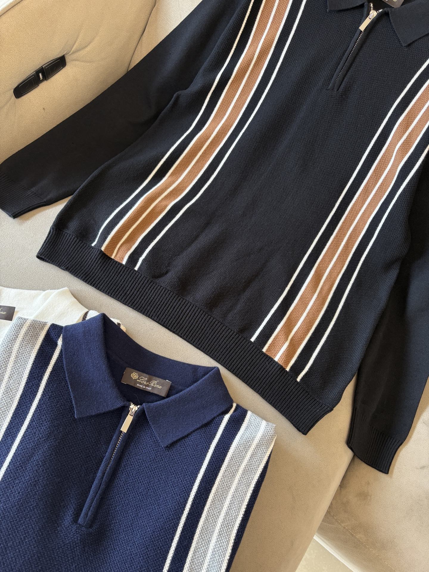 耗时王”菱形提花设计甄选超细优质纱线翻领短袖男士典藏款「耗时王」长袖针织奢雅工艺，触肤即高阶。• 匠心底