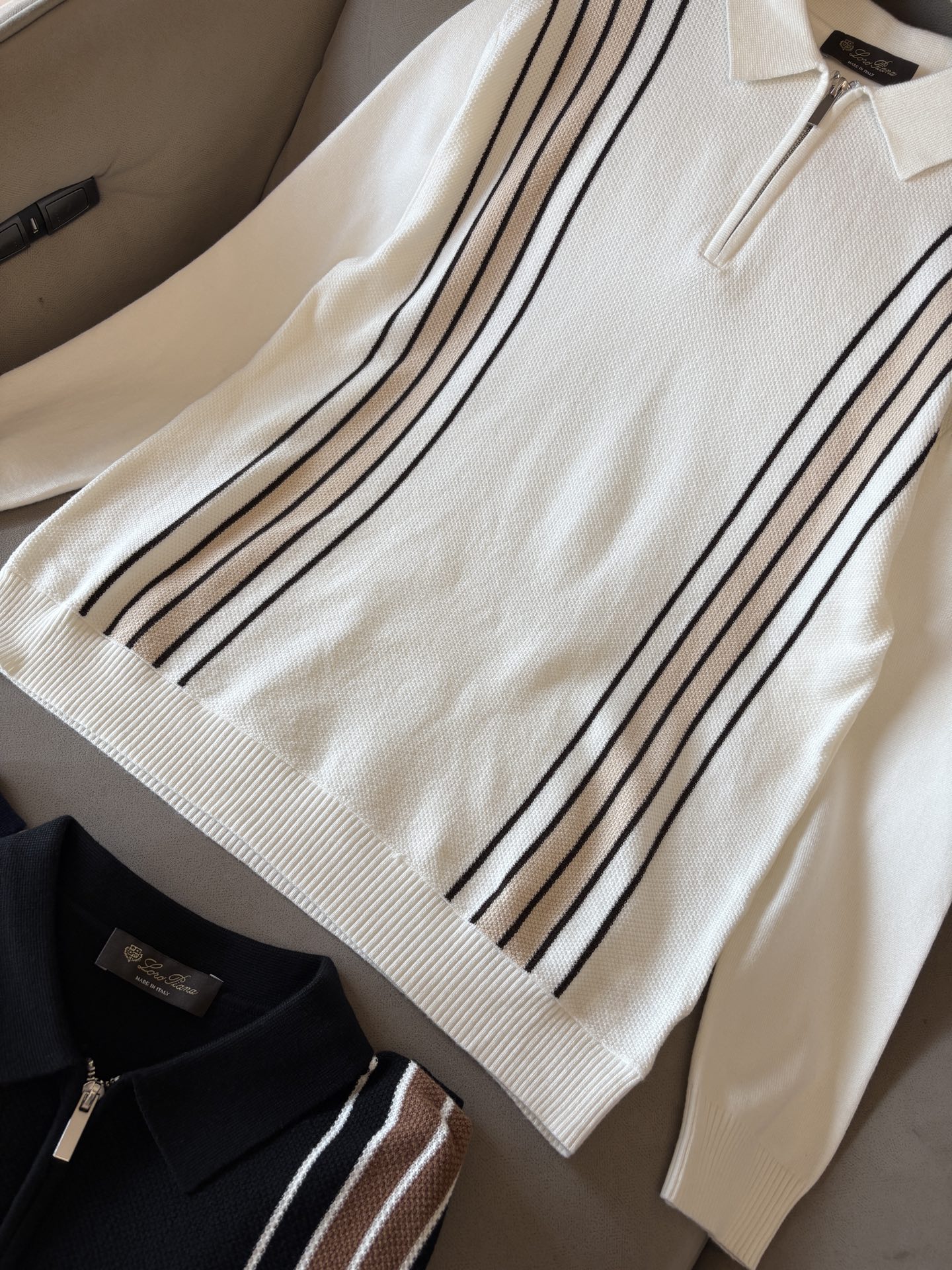 耗时王”菱形提花设计甄选超细优质纱线翻领短袖男士典藏款「耗时王」长袖针织奢雅工艺，触肤即高阶。• 匠心底