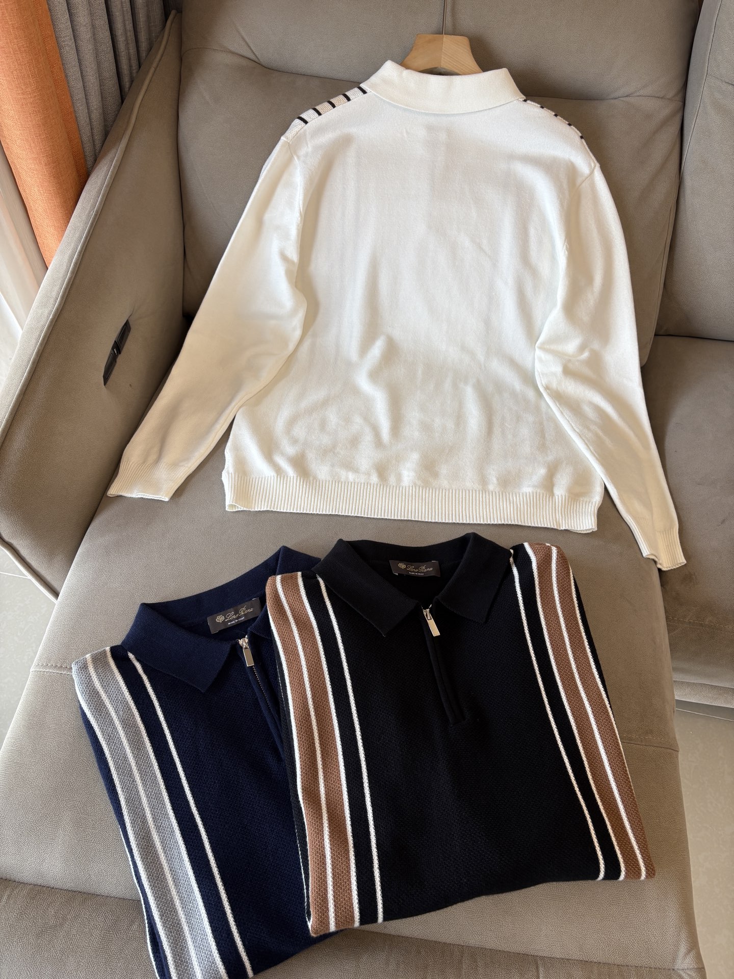 耗时王”菱形提花设计甄选超细优质纱线翻领短袖男士典藏款「耗时王」长袖针织奢雅工艺，触肤即高阶。• 匠心底