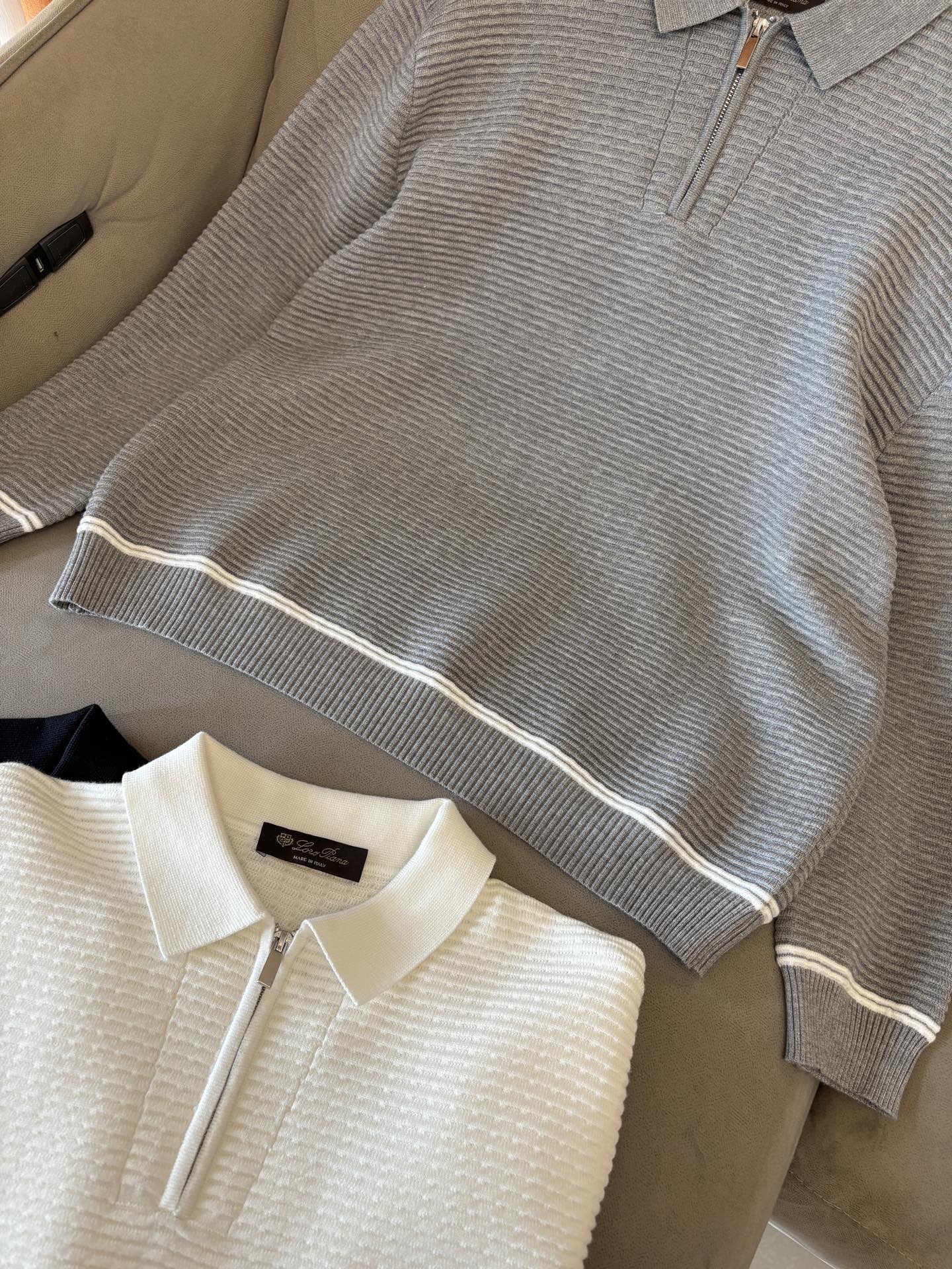 耗时王”菱形提花设计甄选超细优质纱线翻领短袖男士典藏款「耗时王」长袖针织奢雅工艺，触肤即高阶。• 匠心底