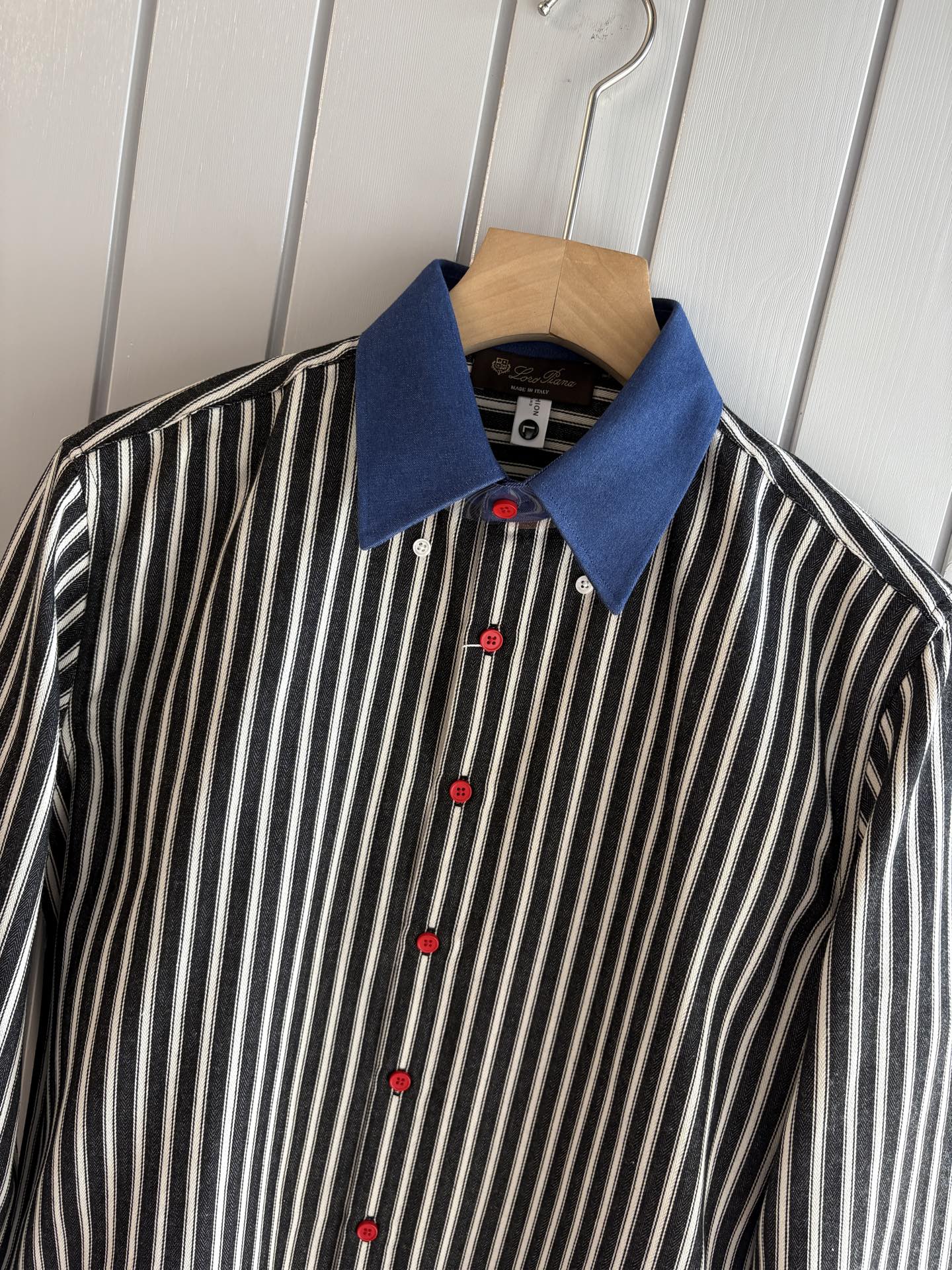 L家男装界的天花板，这款翻领麻料衫长袖精准到每一针的细腻工艺，完全区别于普通面料裁剪。线条流畅，版型挺括