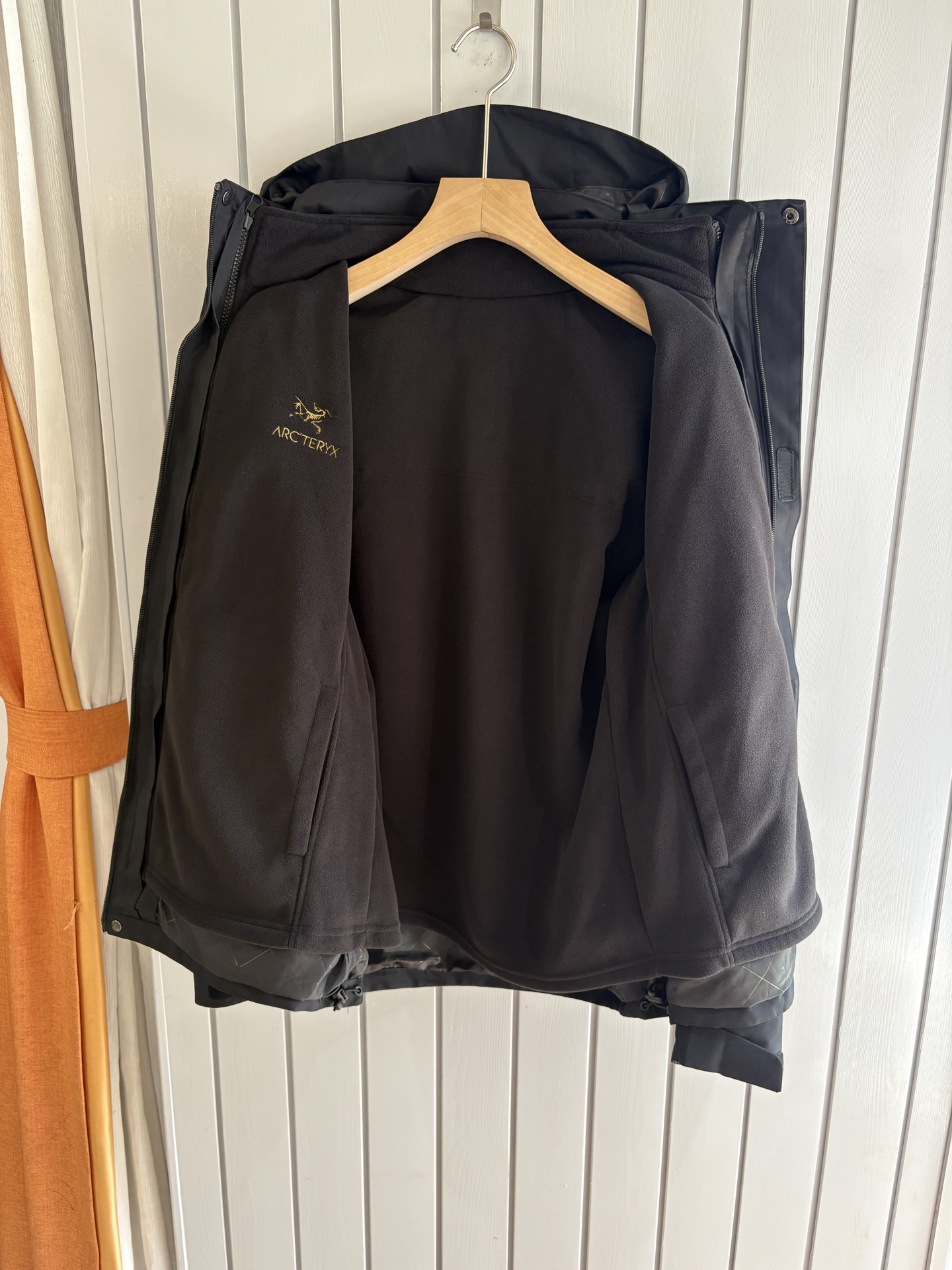 男款东丽科技防水纤维立裁解构可拆卸两件套滑雪服夹克

关于款式及设计：
始祖出品，独有的意式精致做派，把