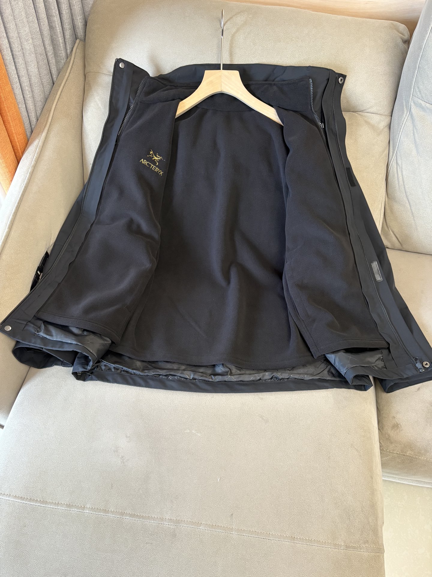 男款东丽科技防水纤维立裁解构可拆卸两件套滑雪服夹克

关于款式及设计：
始祖出品，独有的意式精致做派，把