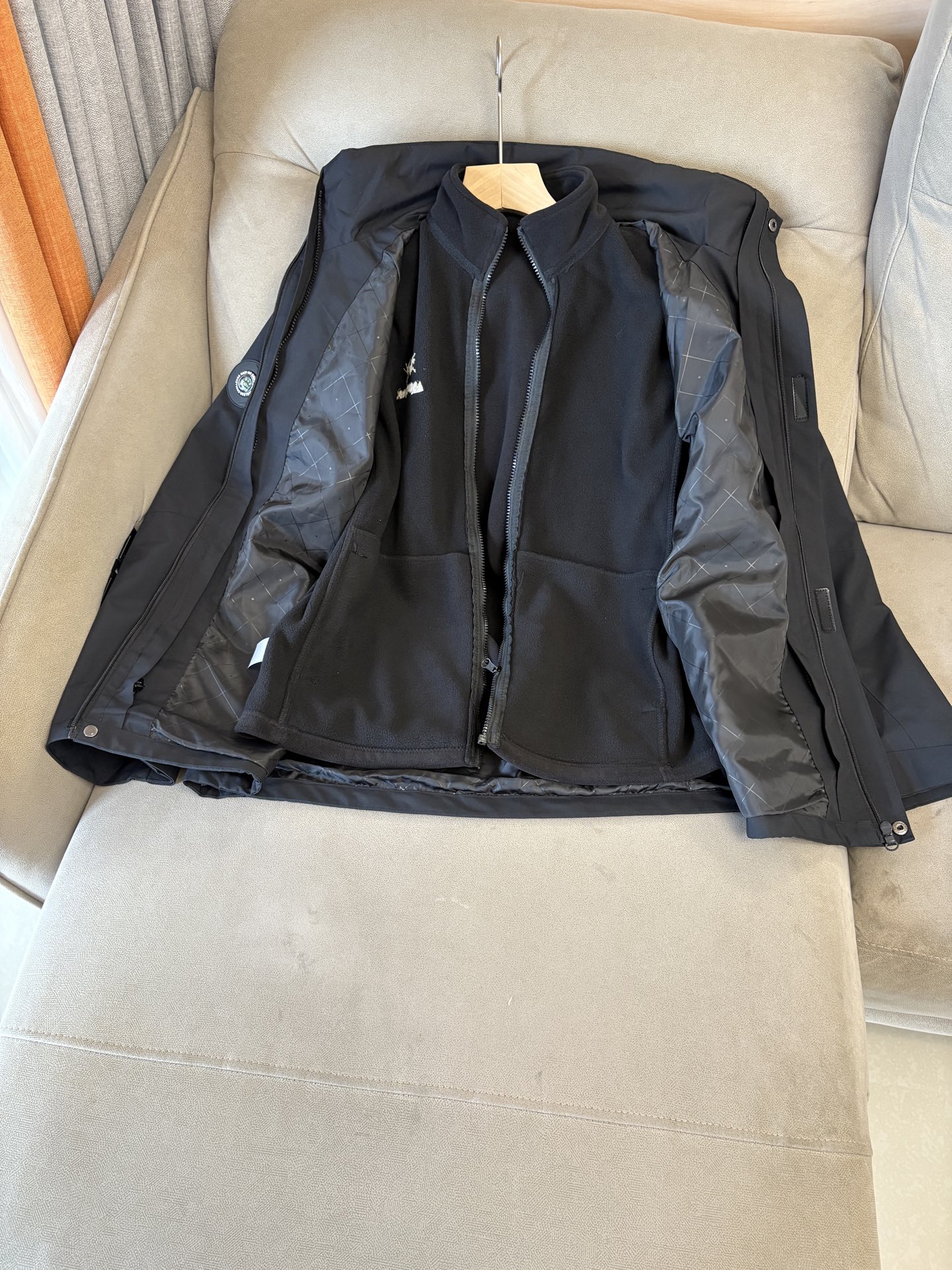 男款东丽科技防水纤维立裁解构可拆卸两件套滑雪服夹克

关于款式及设计：
始祖出品，独有的意式精致做派，把