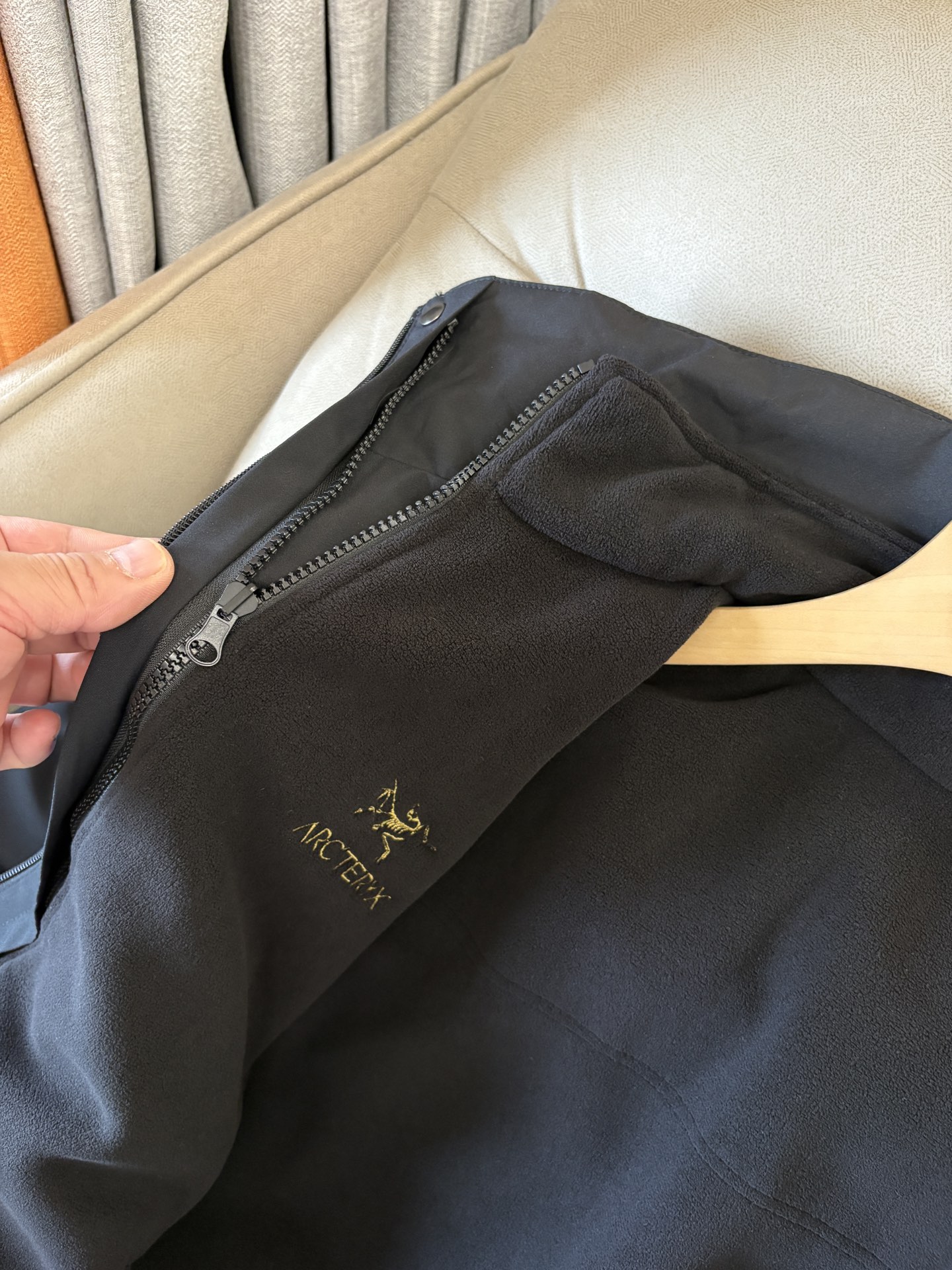 男款东丽科技防水纤维立裁解构可拆卸两件套滑雪服夹克

关于款式及设计：
始祖出品，独有的意式精致做派，把