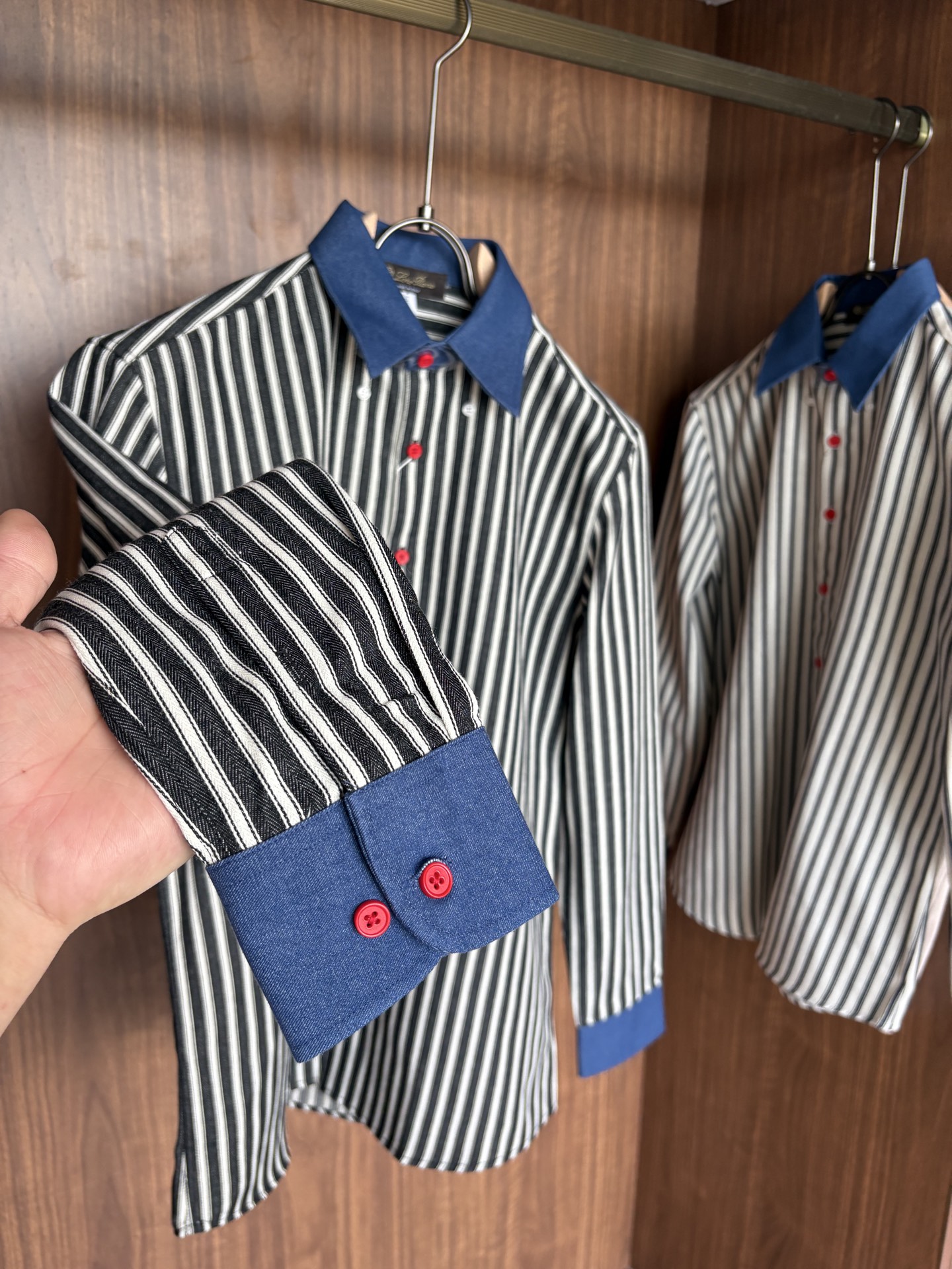 L家男装界的天花板，这款翻领麻料衫长袖精准到每一针的细腻工艺，完全区别于普通面料裁剪。线条流畅，版型挺括