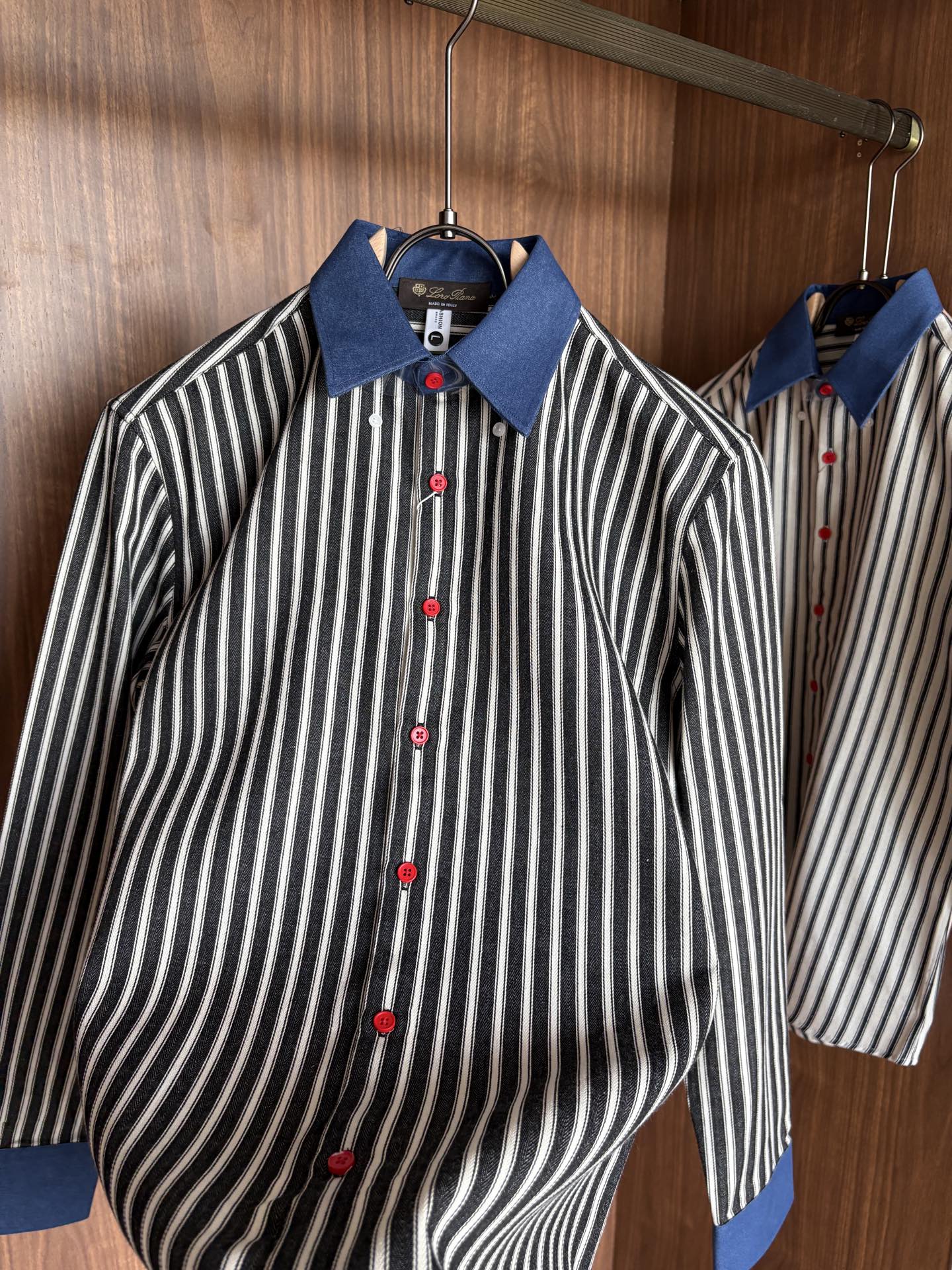 L家男装界的天花板，这款翻领麻料衫长袖精准到每一针的细腻工艺，完全区别于普通面料裁剪。线条流畅，版型挺括