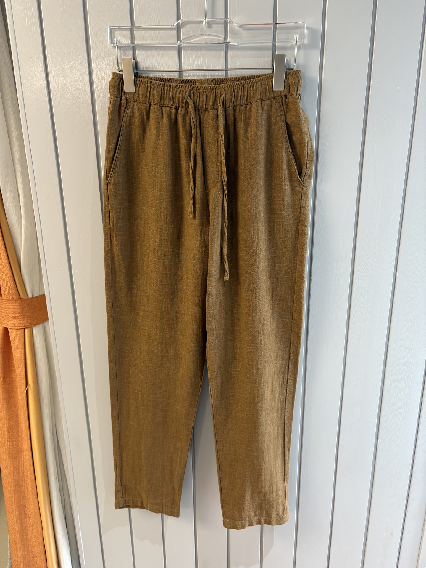 L2025年秋季新款70%苎麻30%棉简约百搭薄款透气直筒休闲长裤👖，面料柔软舒适透气&休闲百搭
尺码：