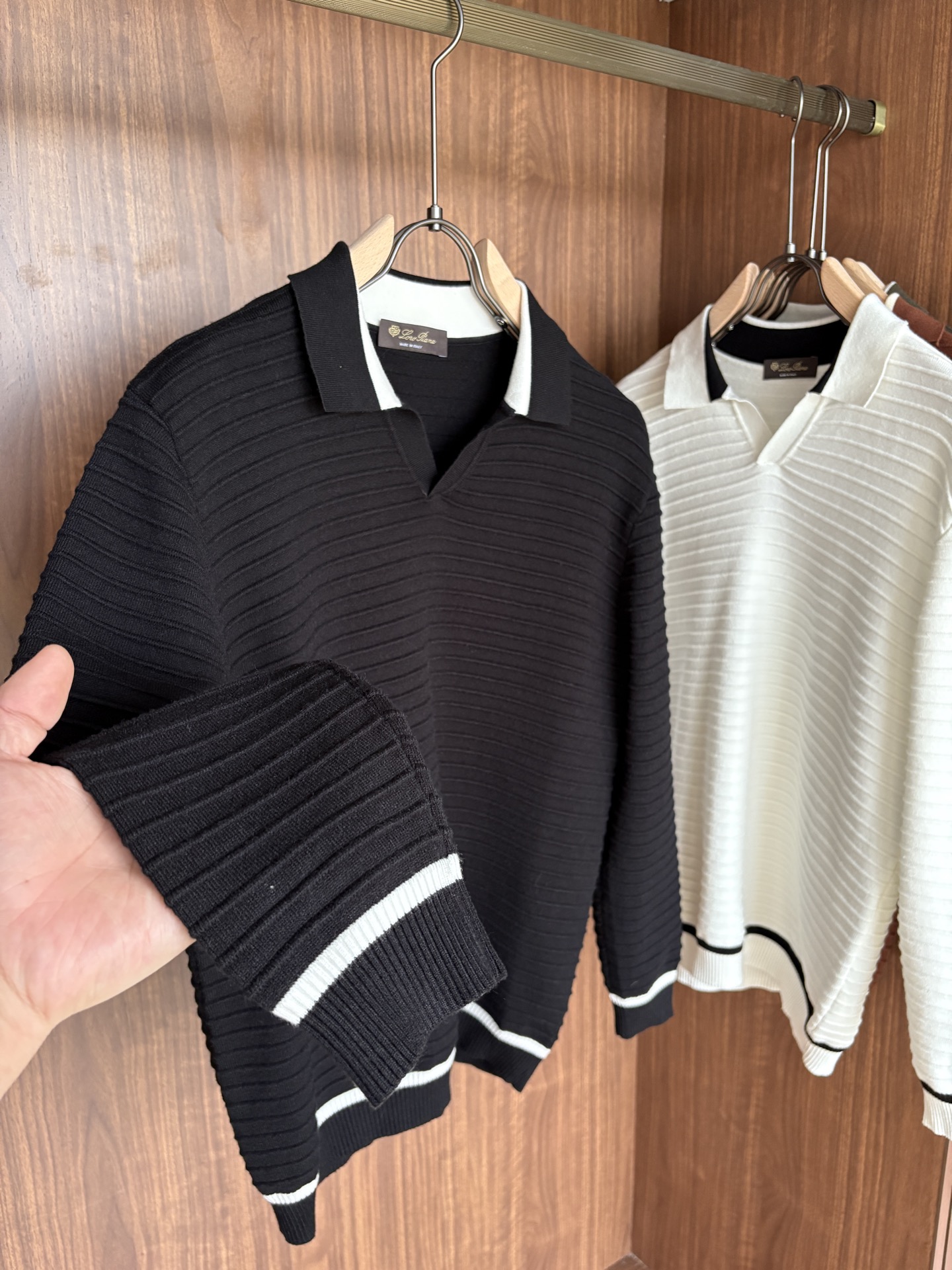 耗时王”菱形提花设计甄选超细优质纱线翻领短袖男士典藏款「耗时王」长袖针织奢雅工艺，触肤即高阶。• 匠心底