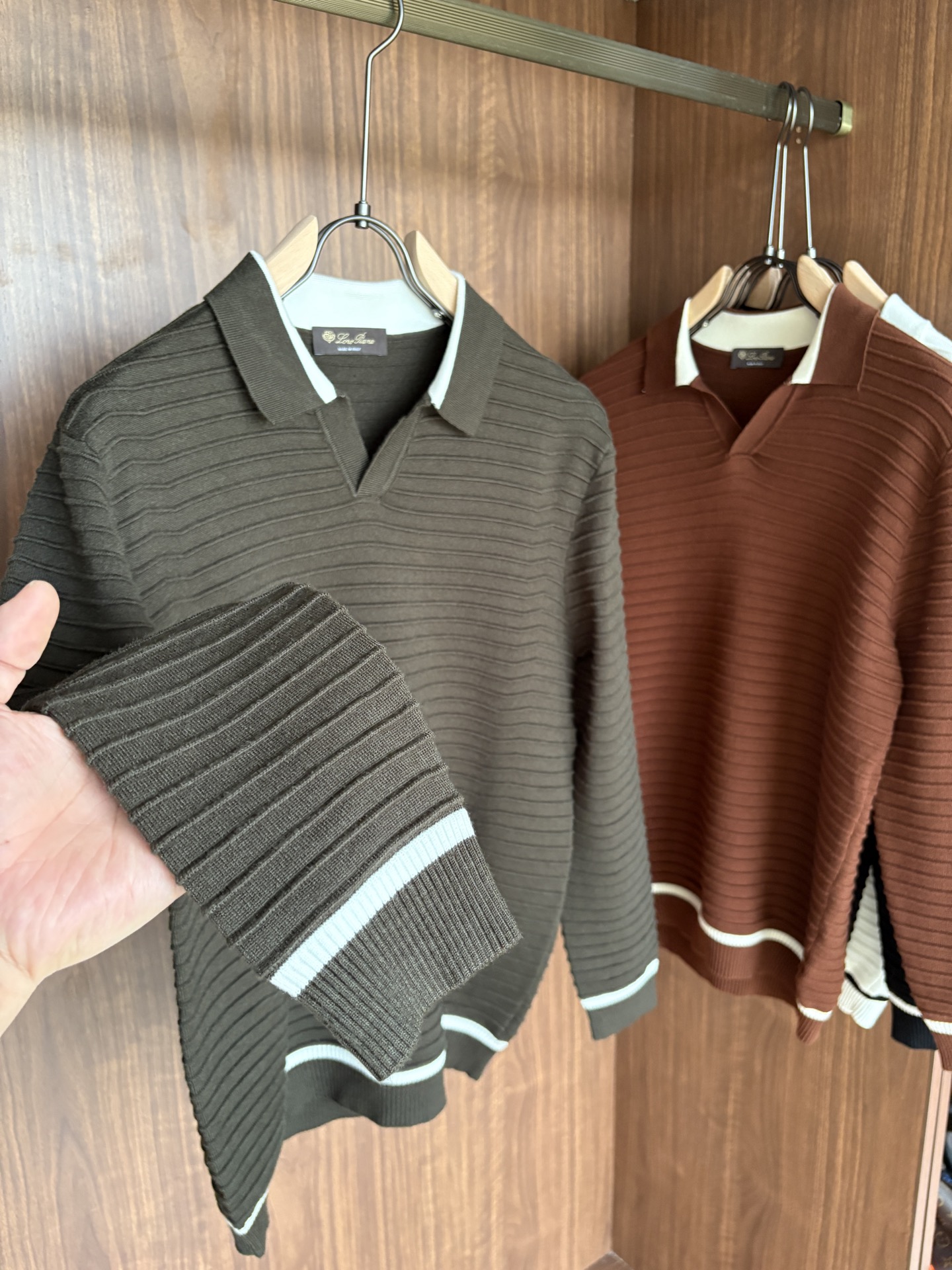 耗时王”菱形提花设计甄选超细优质纱线翻领短袖男士典藏款「耗时王」长袖针织奢雅工艺，触肤即高阶。• 匠心底