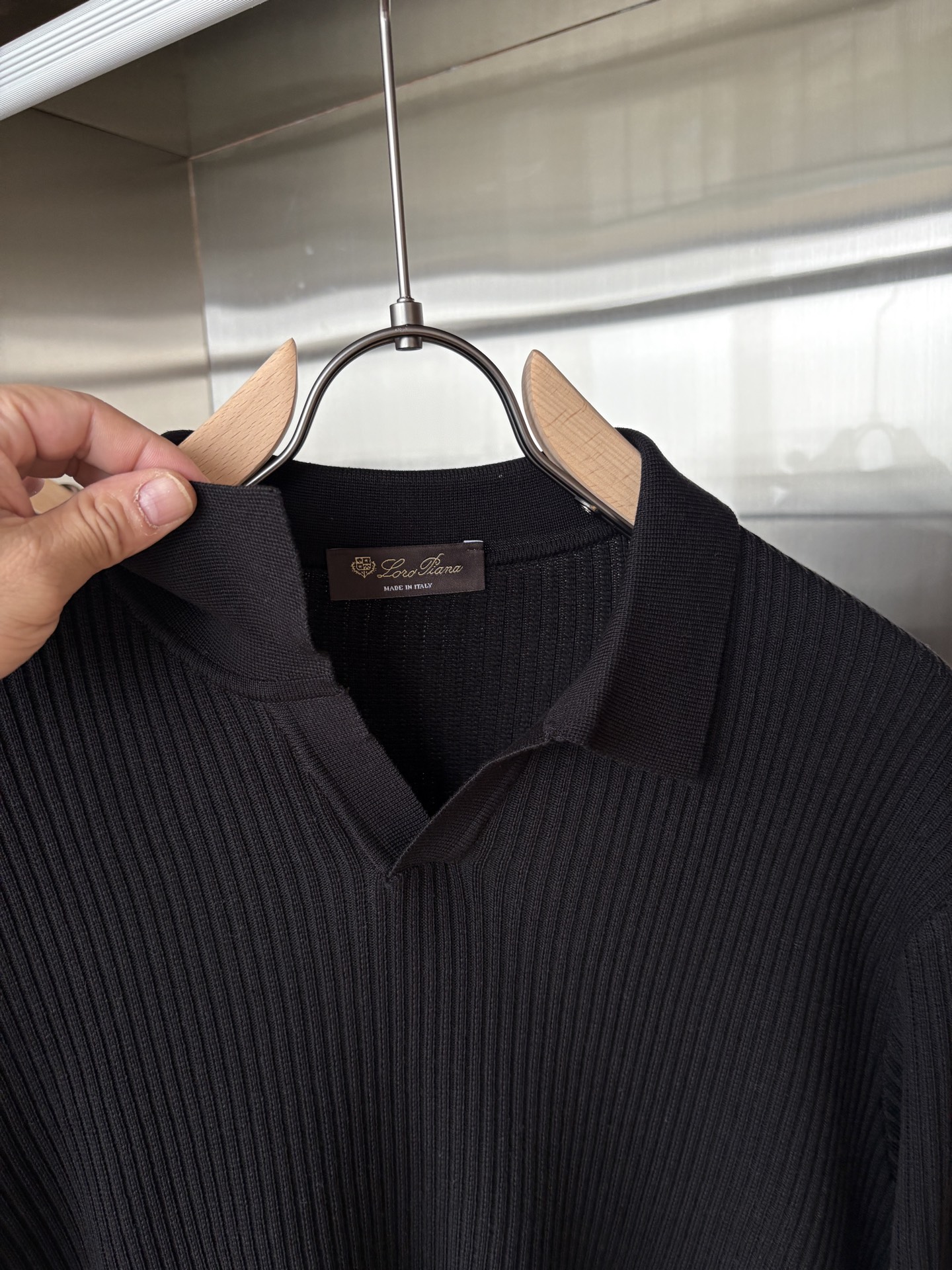 耗时王”菱形提花设计甄选超细优质纱线翻领短袖男士典藏款「耗时王」长袖针织奢雅工艺，触肤即高阶。• 匠心底