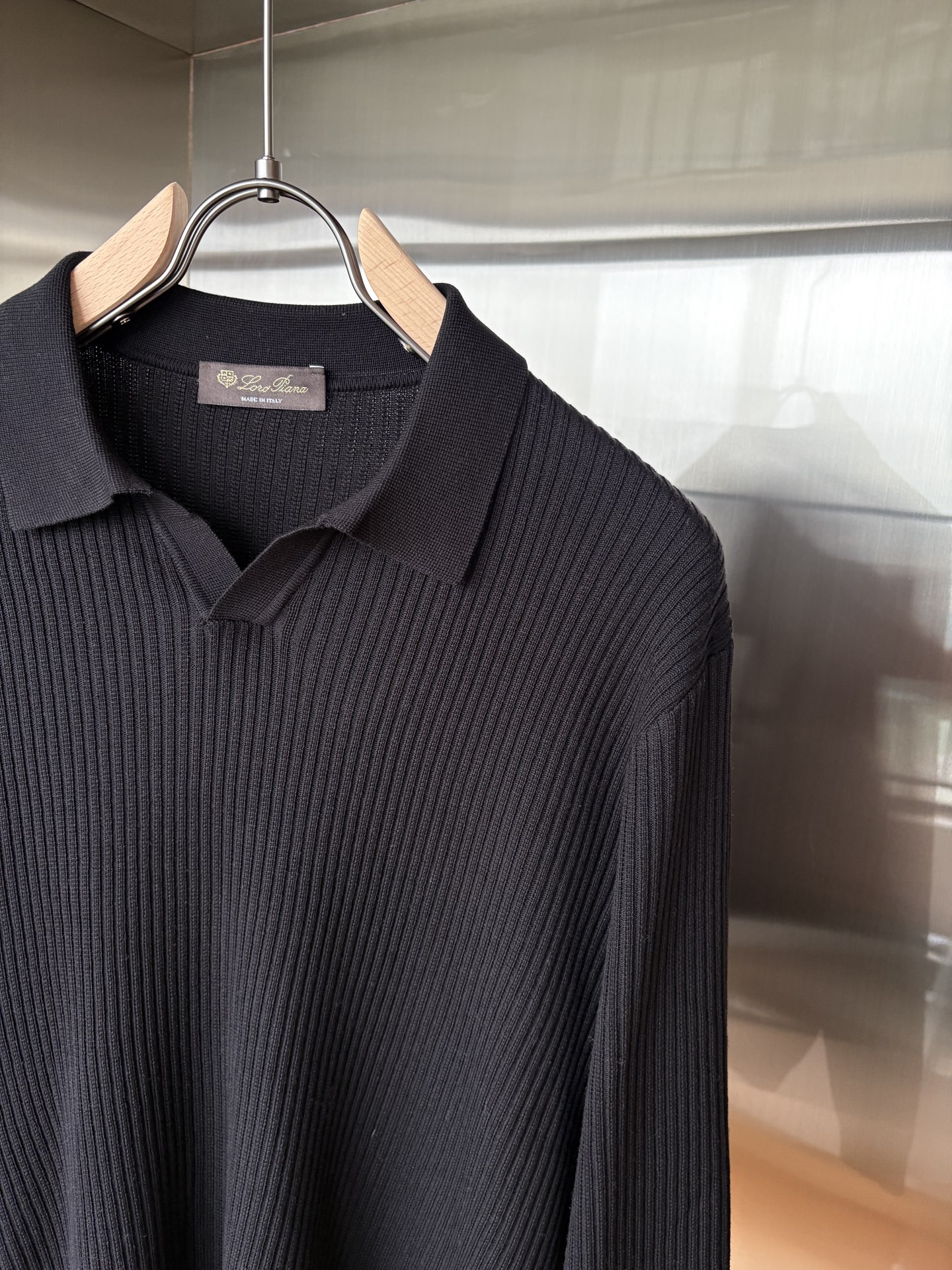 耗时王”菱形提花设计甄选超细优质纱线翻领短袖男士典藏款「耗时王」长袖针织奢雅工艺，触肤即高阶。• 匠心底