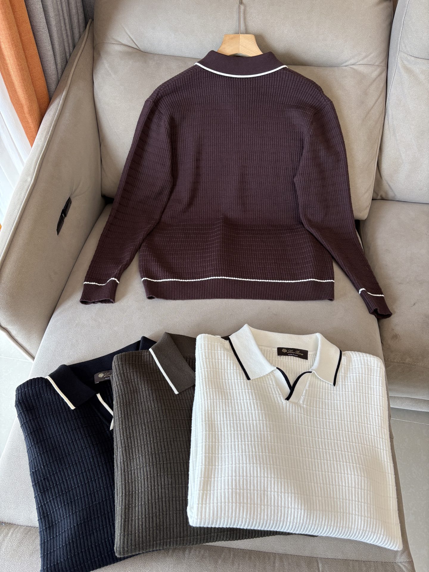 耗时王”菱形提花设计甄选超细优质纱线翻领短袖男士典藏款「耗时王」长袖针织奢雅工艺，触肤即高阶。• 匠心底