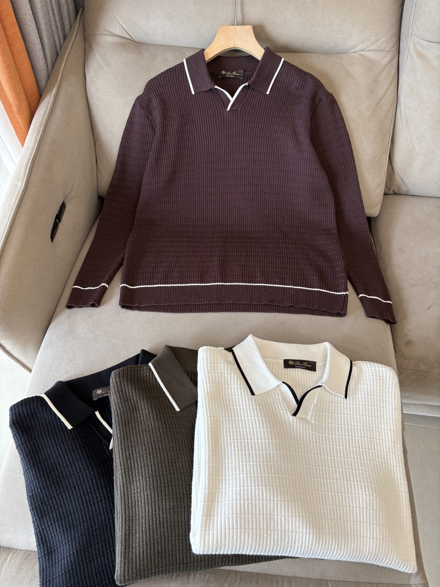 耗时王”菱形提花设计甄选超细优质纱线翻领短袖男士典藏款「耗时王」长袖针织奢雅工艺，触肤即高阶。• 匠心底