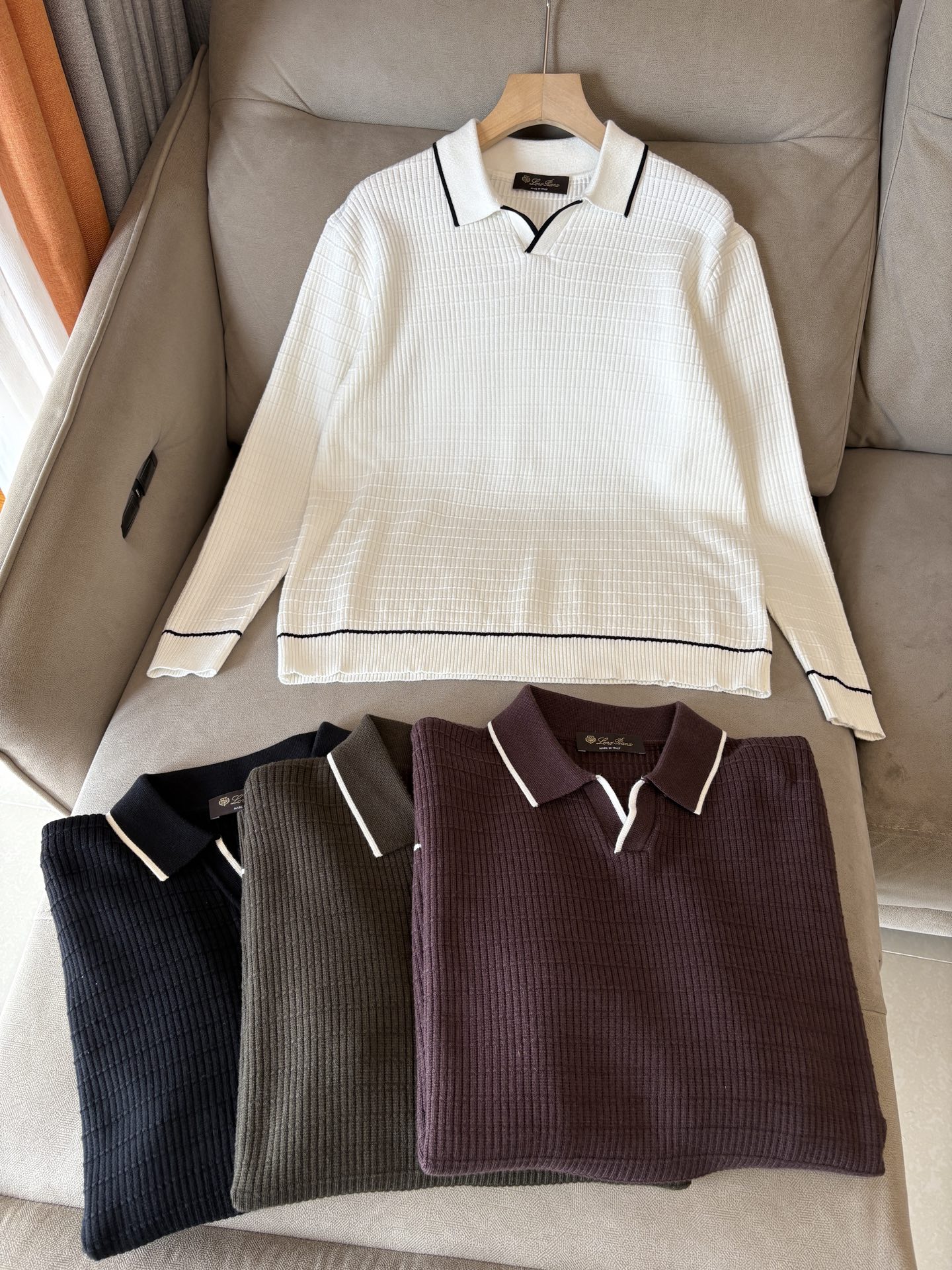 耗时王”菱形提花设计甄选超细优质纱线翻领短袖男士典藏款「耗时王」长袖针织奢雅工艺，触肤即高阶。• 匠心底