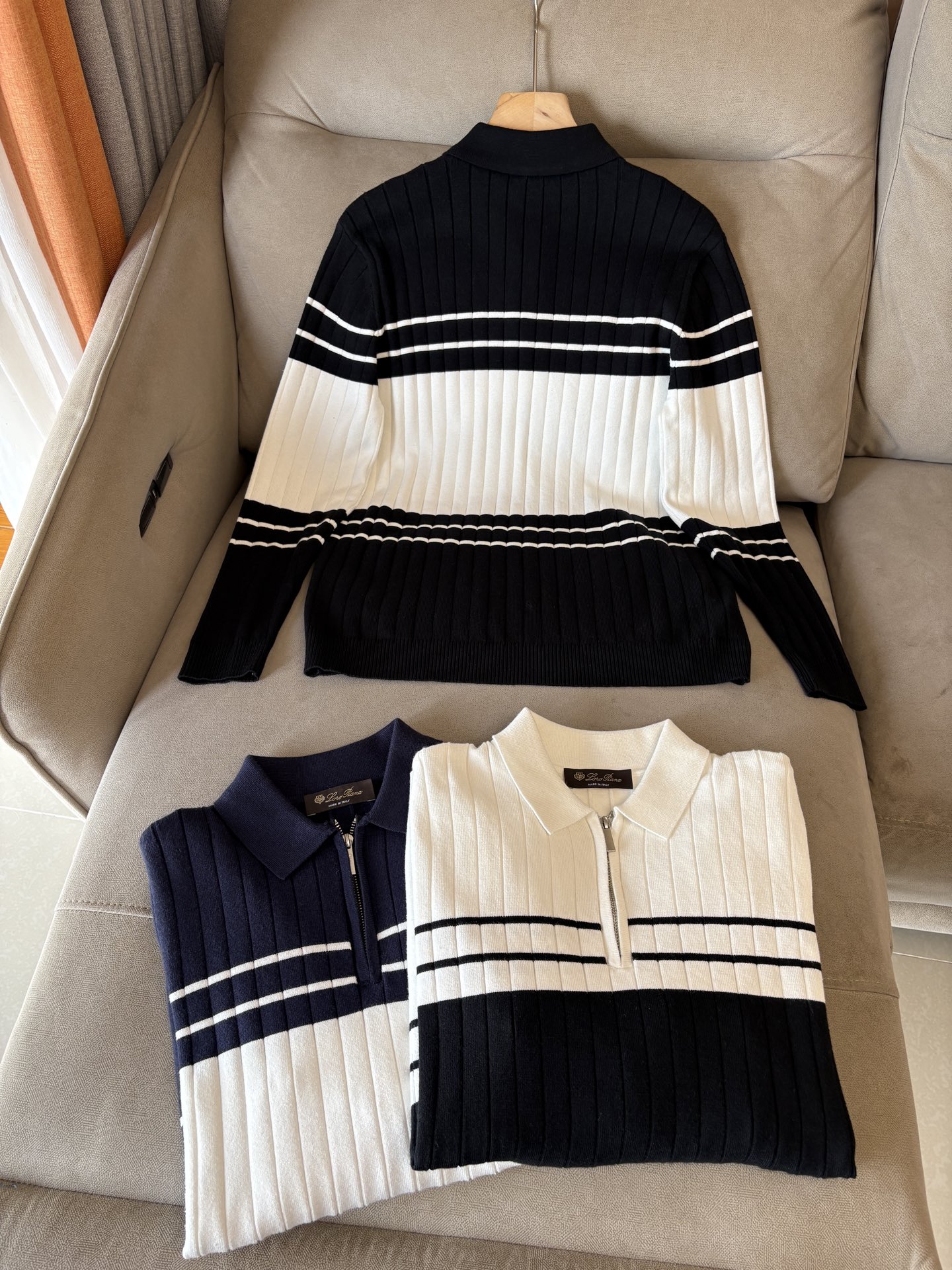 耗时王”菱形提花设计甄选超细优质纱线翻领短袖男士典藏款「耗时王」长袖针织奢雅工艺，触肤即高阶。• 匠心底