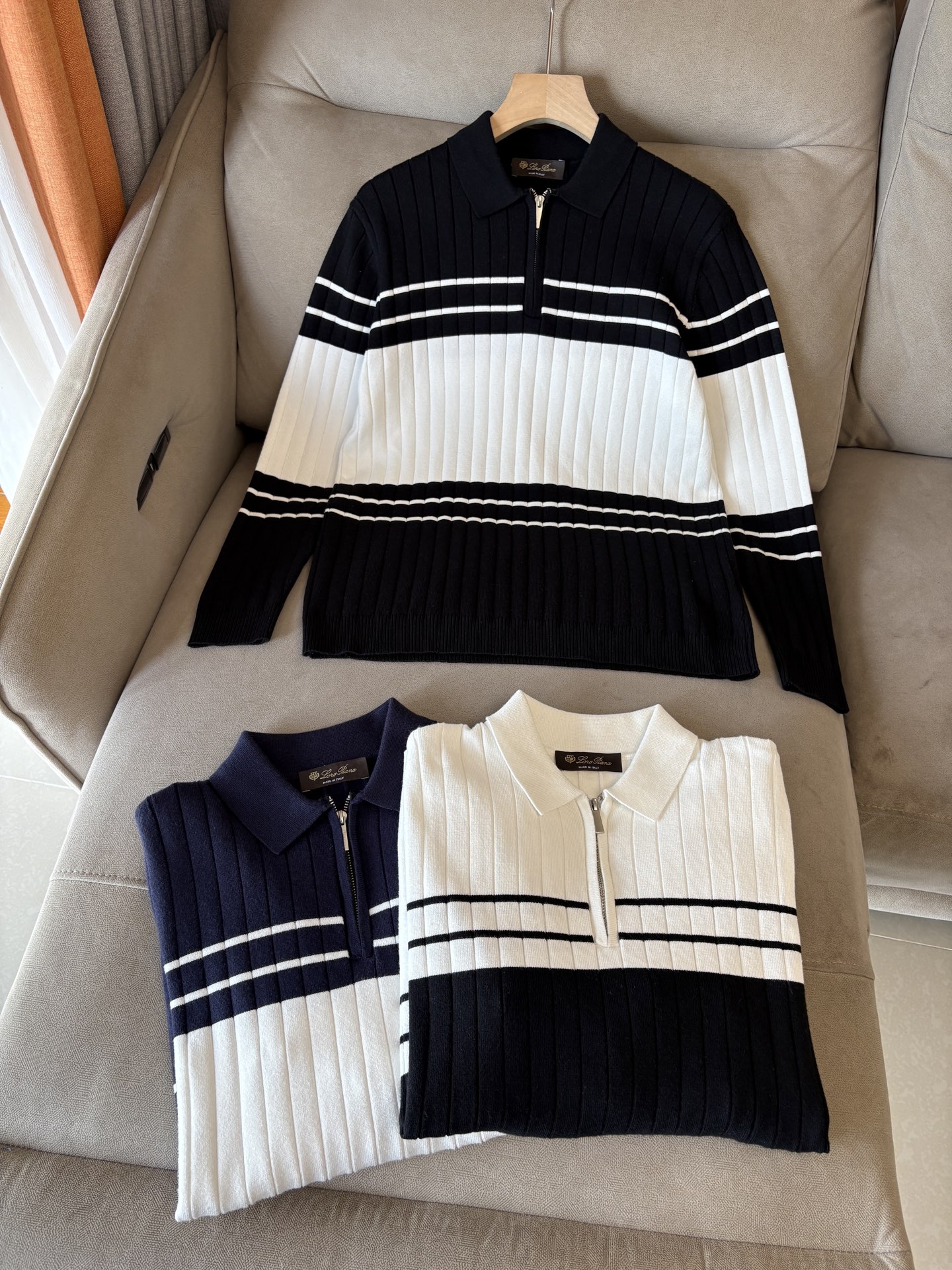 耗时王”菱形提花设计甄选超细优质纱线翻领短袖男士典藏款「耗时王」长袖针织奢雅工艺，触肤即高阶。• 匠心底